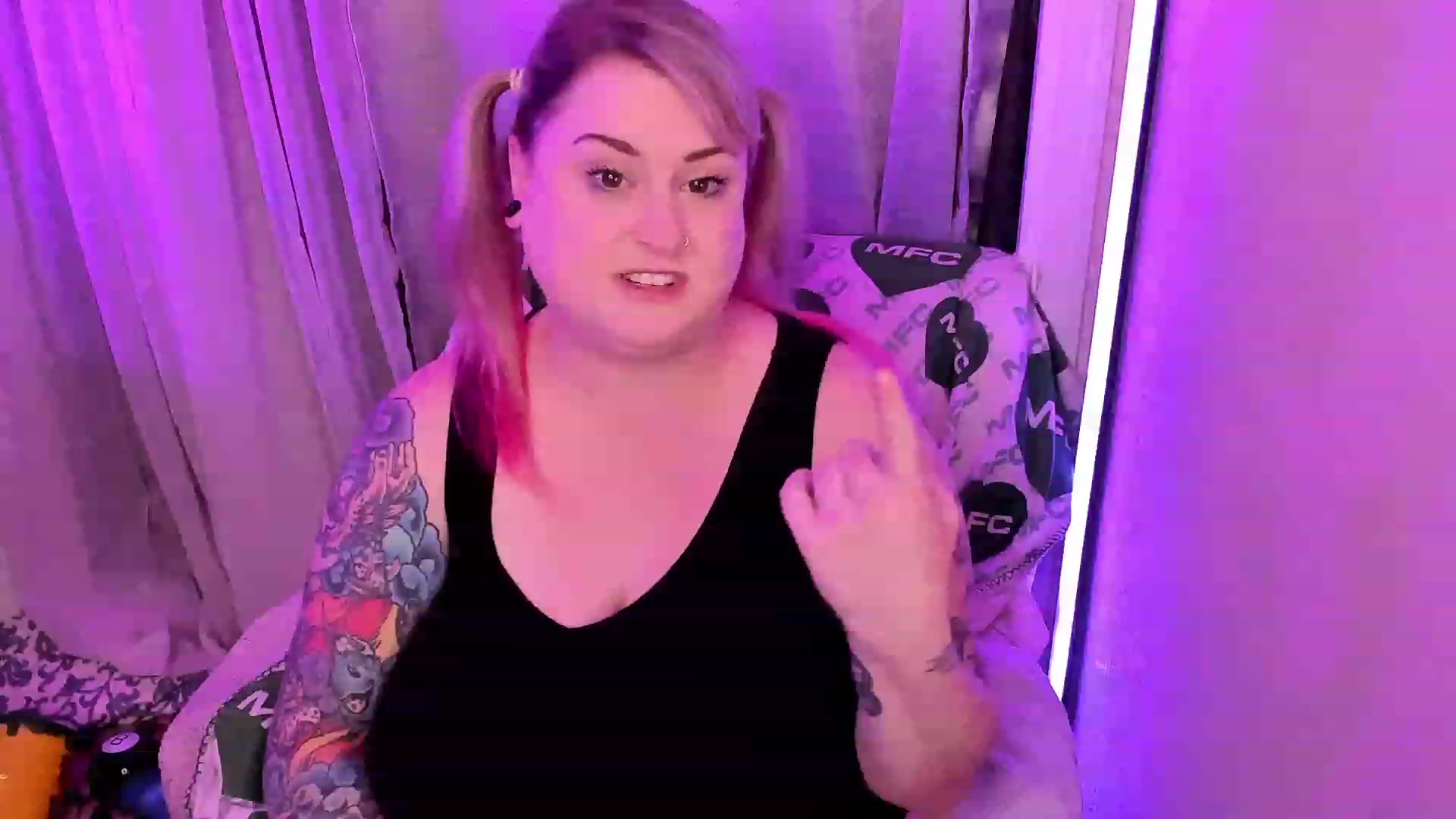Gallery image thumbnail from mari_jae's myfreecams stream on, 06/04/2023, 08:01 image 8 of 20