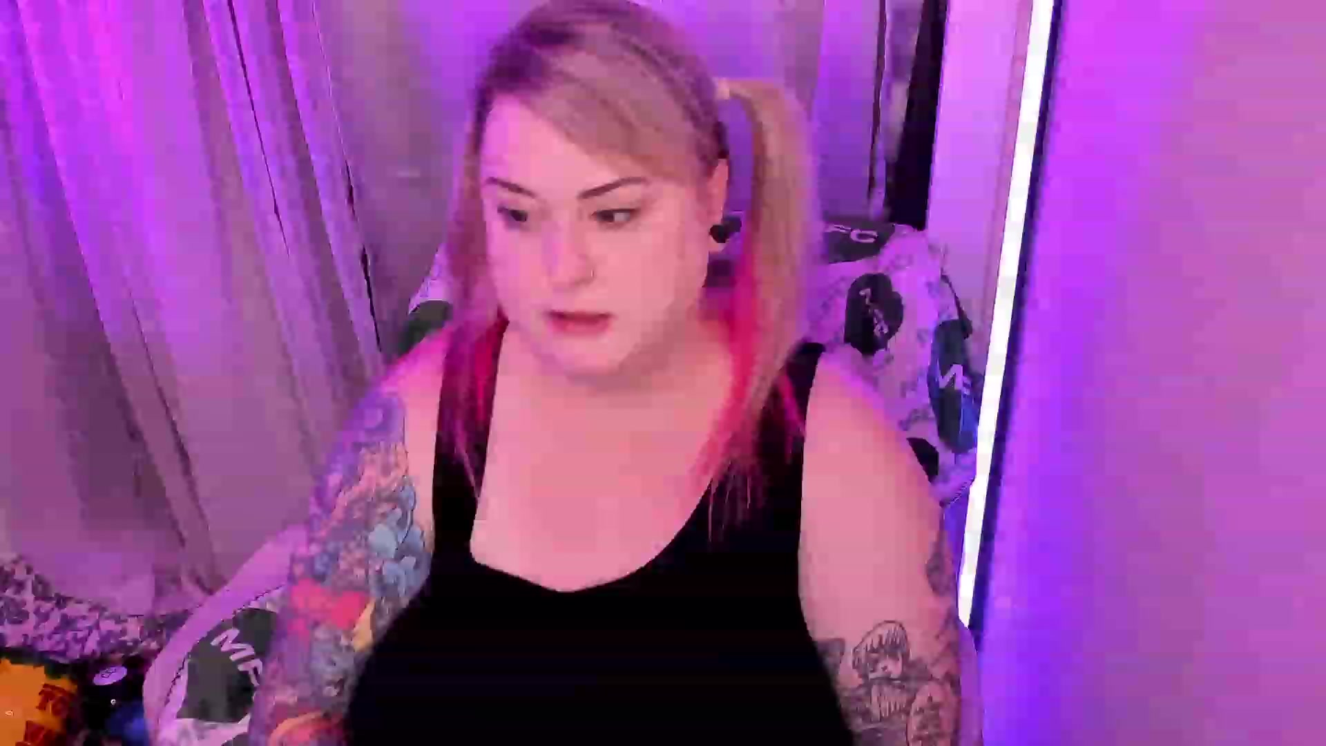 Gallery image thumbnail from mari_jae's myfreecams stream on, 06/04/2023, 08:01 image 15 of 20