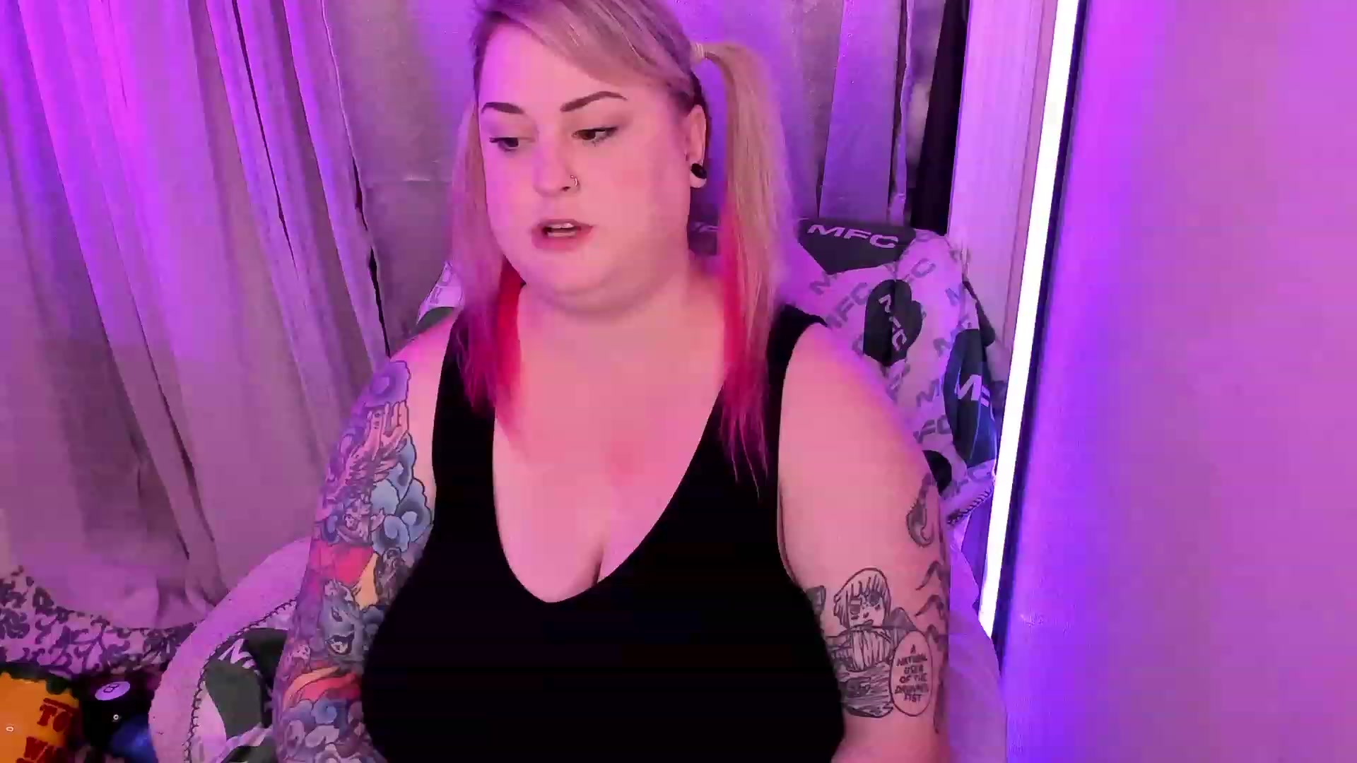 Gallery image thumbnail from mari_jae's myfreecams stream on, 06/04/2023, 08:01 image 19 of 20