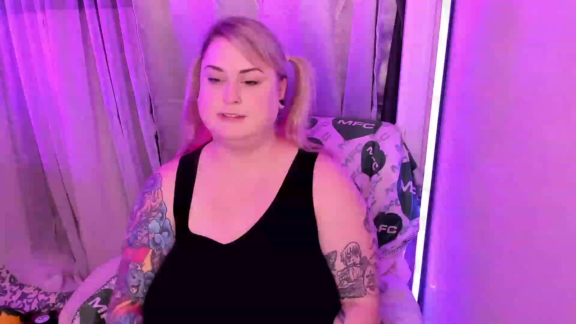 Gallery image thumbnail from mari_jae's myfreecams stream on, 06/04/2023, 08:01 image 6 of 20
