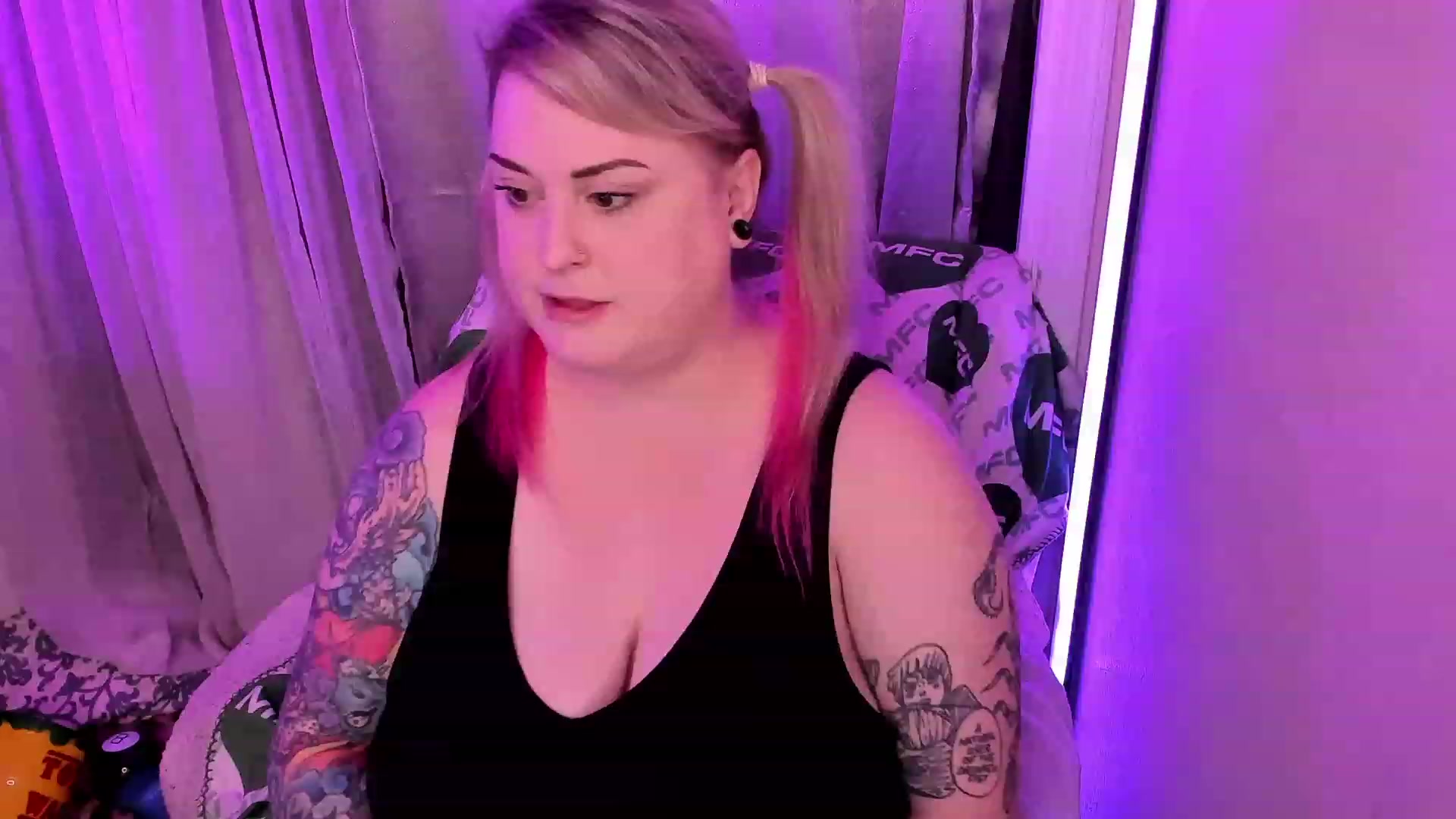 Gallery image thumbnail from mari_jae's myfreecams stream on, 06/04/2023, 08:01 image 18 of 20
