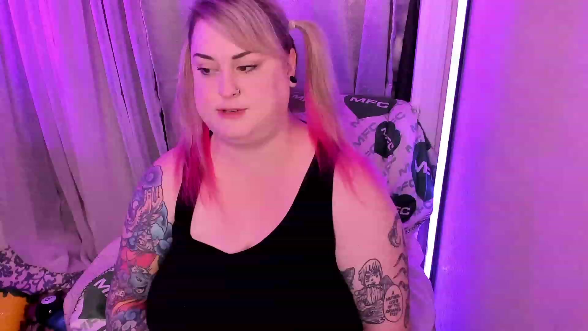 Gallery image thumbnail from mari_jae's myfreecams stream on, 06/04/2023, 08:01 image 12 of 20