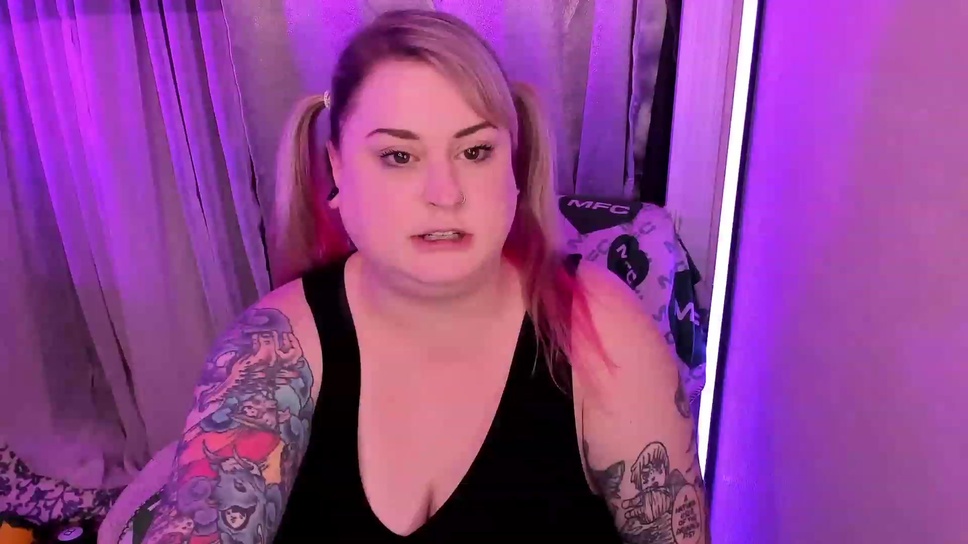 Gallery image thumbnail from mari_jae's myfreecams stream on, 06/04/2023, 08:01 image 4 of 20