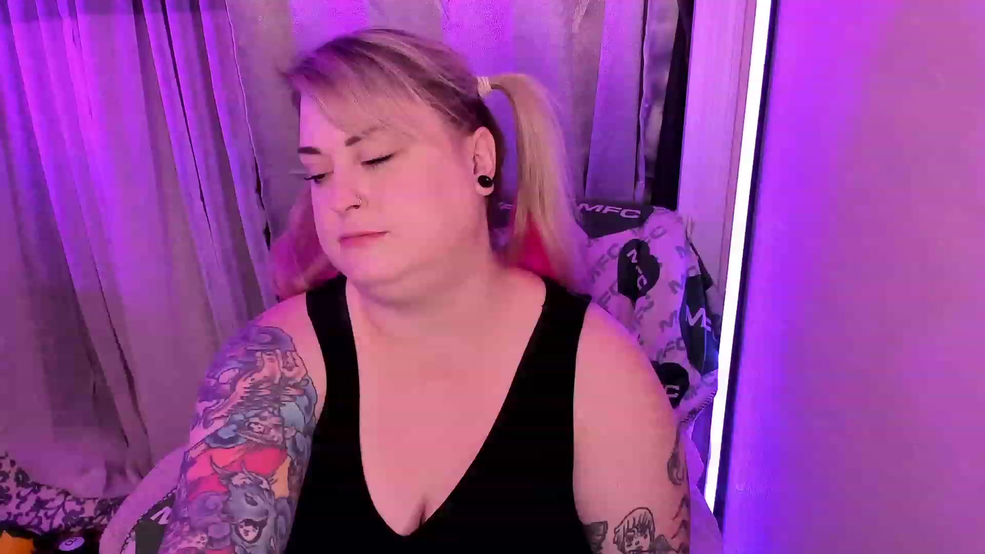 Gallery image thumbnail from mari_jae's myfreecams stream on, 06/04/2023, 08:01 image 3 of 20