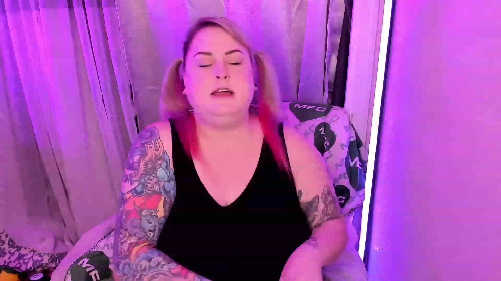 Gallery image thumbnail from mari_jae's myfreecams stream on, 06/04/2023, 08:01 image 7 of 20