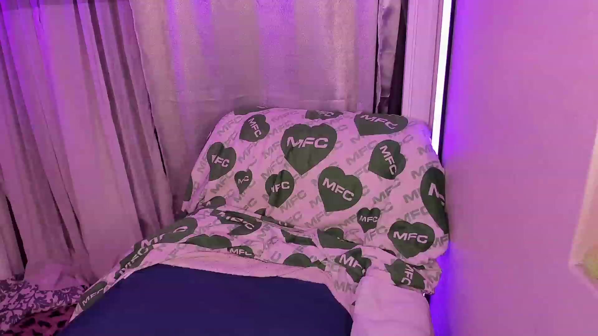 Gallery image thumbnail from mari_jae's myfreecams stream on, 06/09/2023, 09:12 image 8 of 20