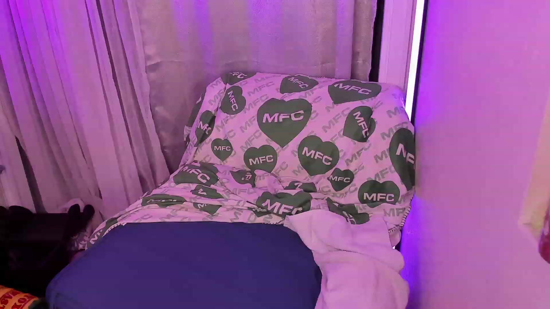 Gallery image thumbnail from mari_jae's myfreecams stream on, 06/10/2023, 10:35 image 14 of 20