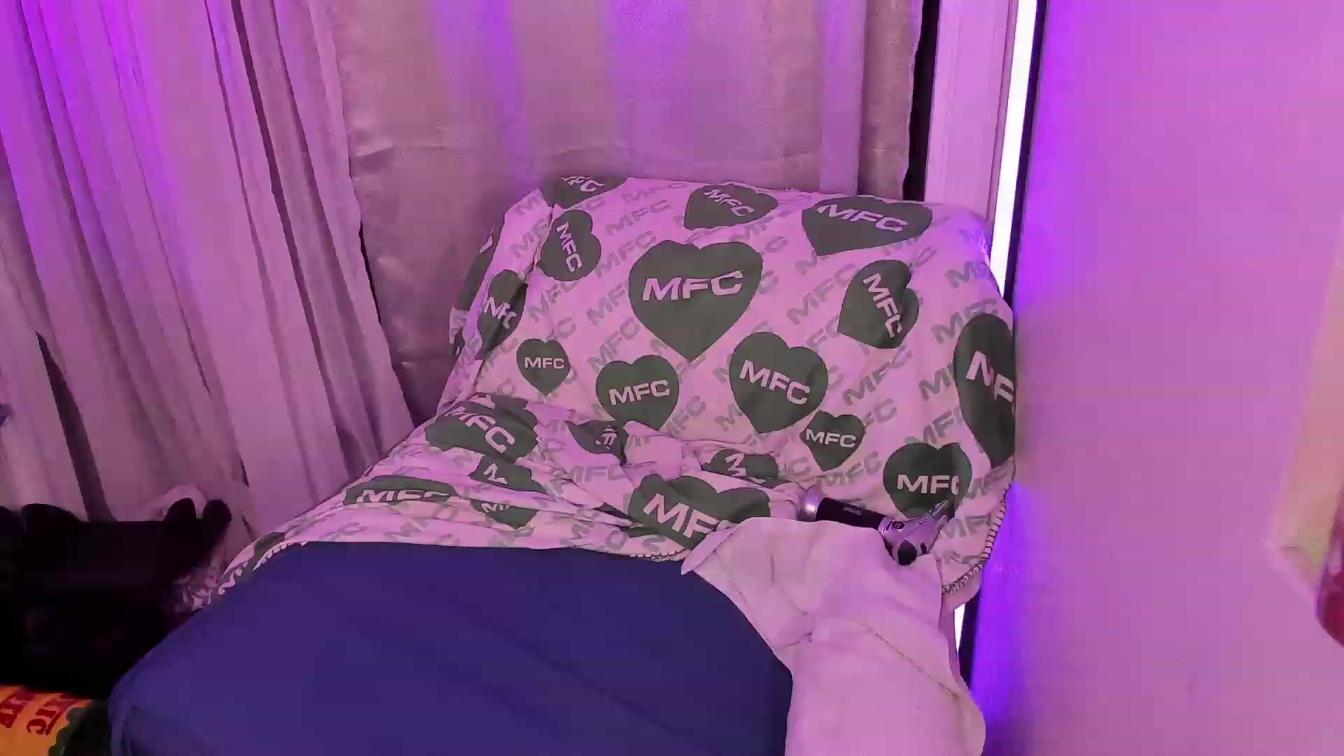Gallery image thumbnail from mari_jae's myfreecams stream on, 06/10/2023, 10:35 image 13 of 20