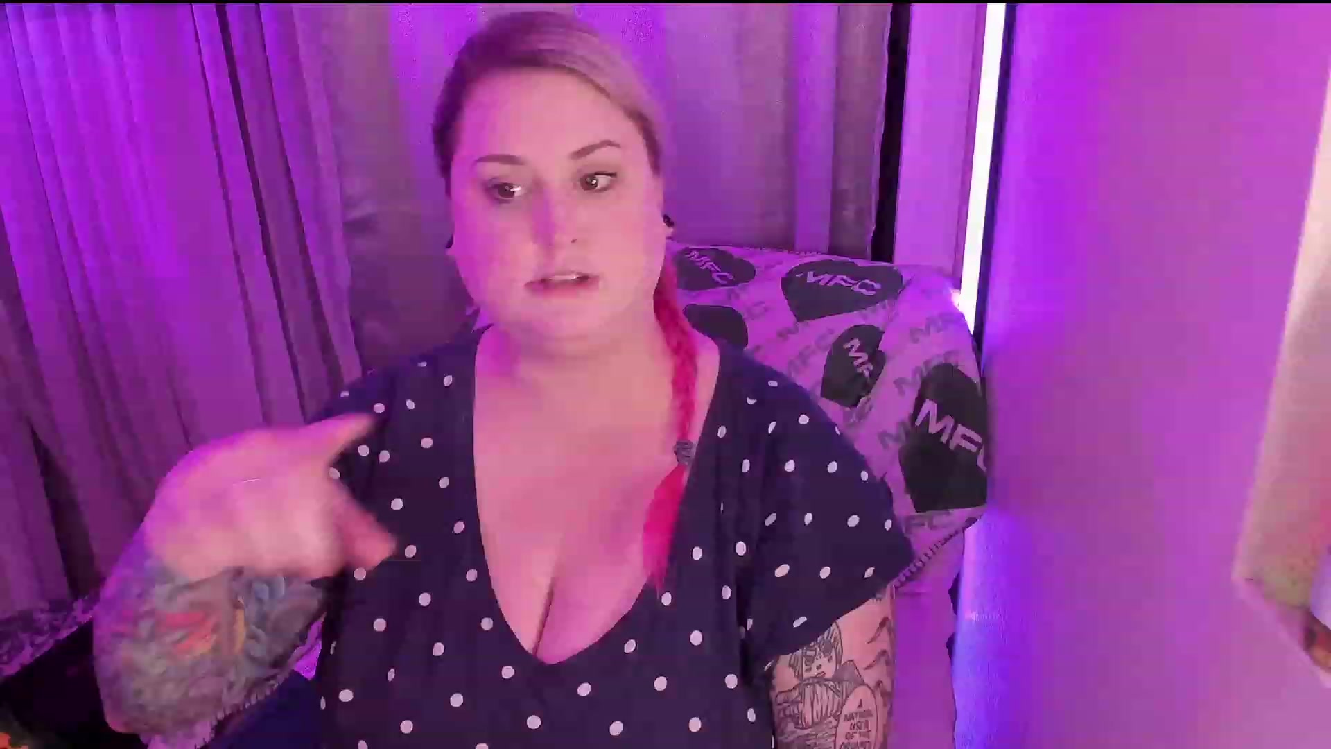 Gallery image thumbnail from mari_jae's myfreecams stream on, 06/11/2023, 08:25 image 16 of 20