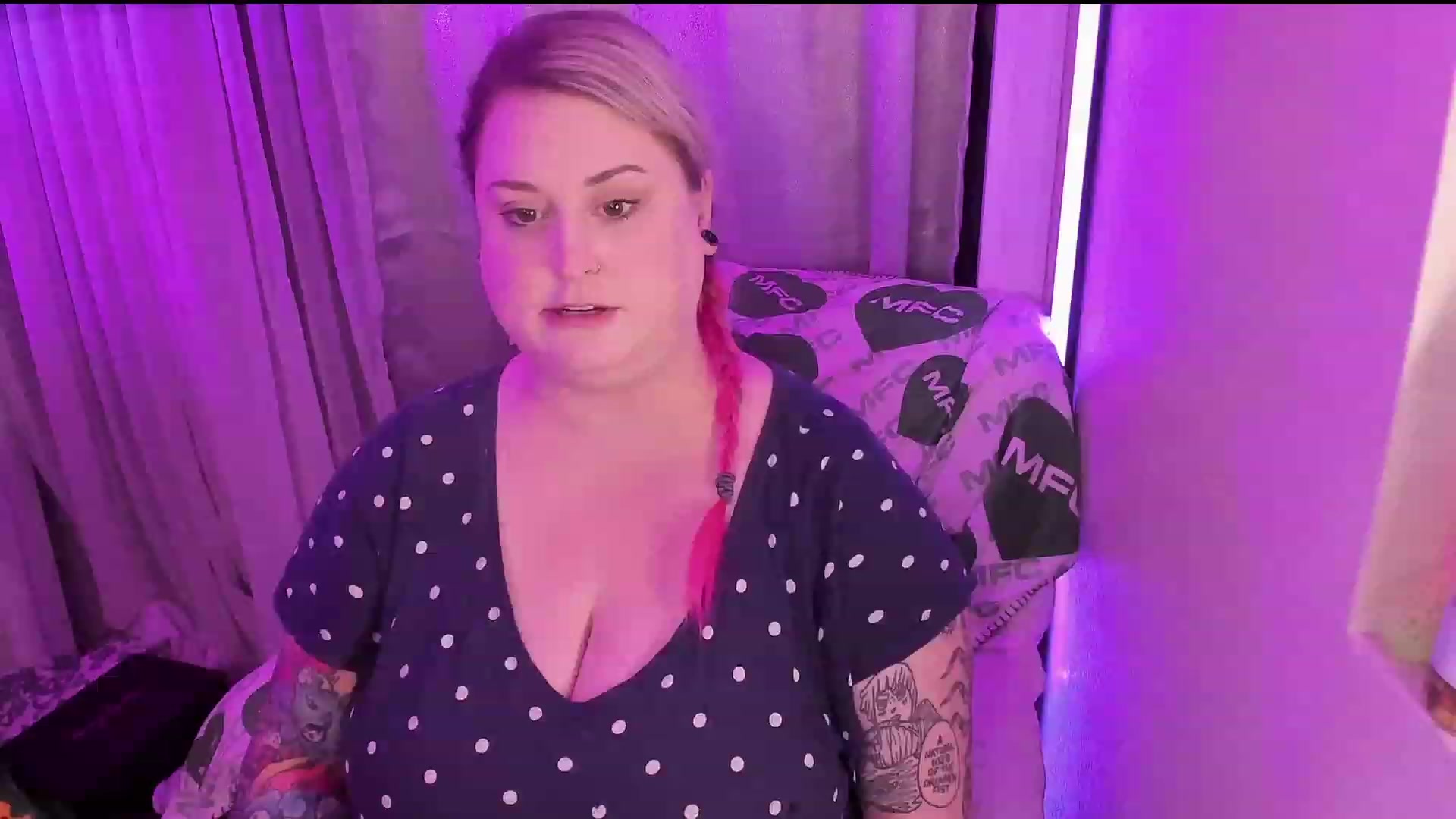 Gallery image thumbnail from mari_jae's myfreecams stream on, 06/11/2023, 08:25 image 17 of 20