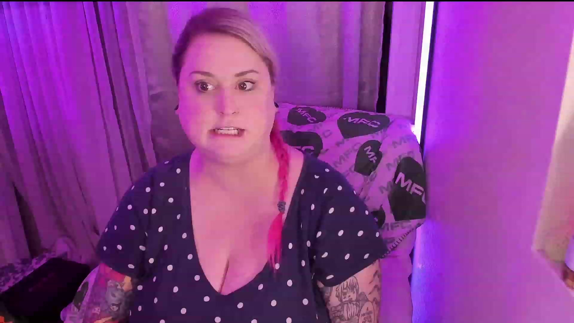 Gallery image thumbnail from mari_jae's myfreecams stream on, 06/11/2023, 08:25 image 18 of 20