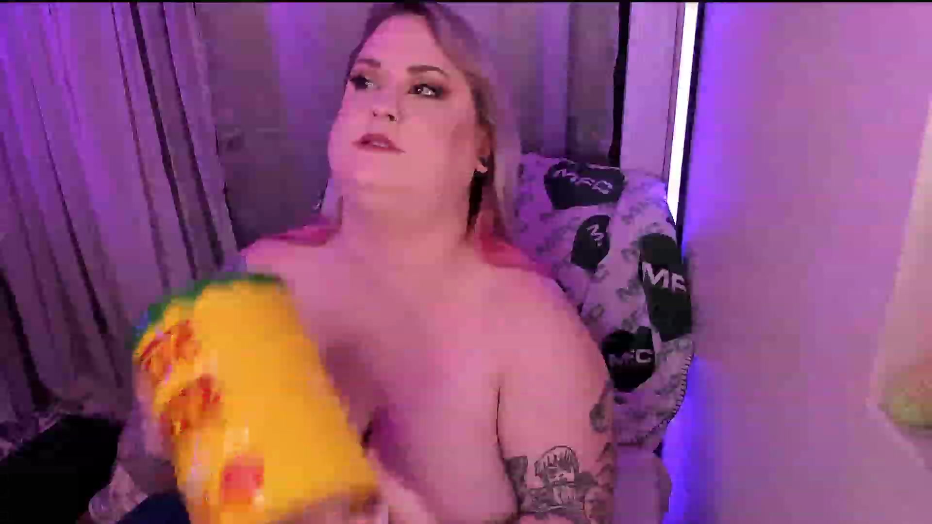 Gallery image thumbnail from mari_jae's myfreecams stream on, 06/13/2023, 07:30 image 11 of 20