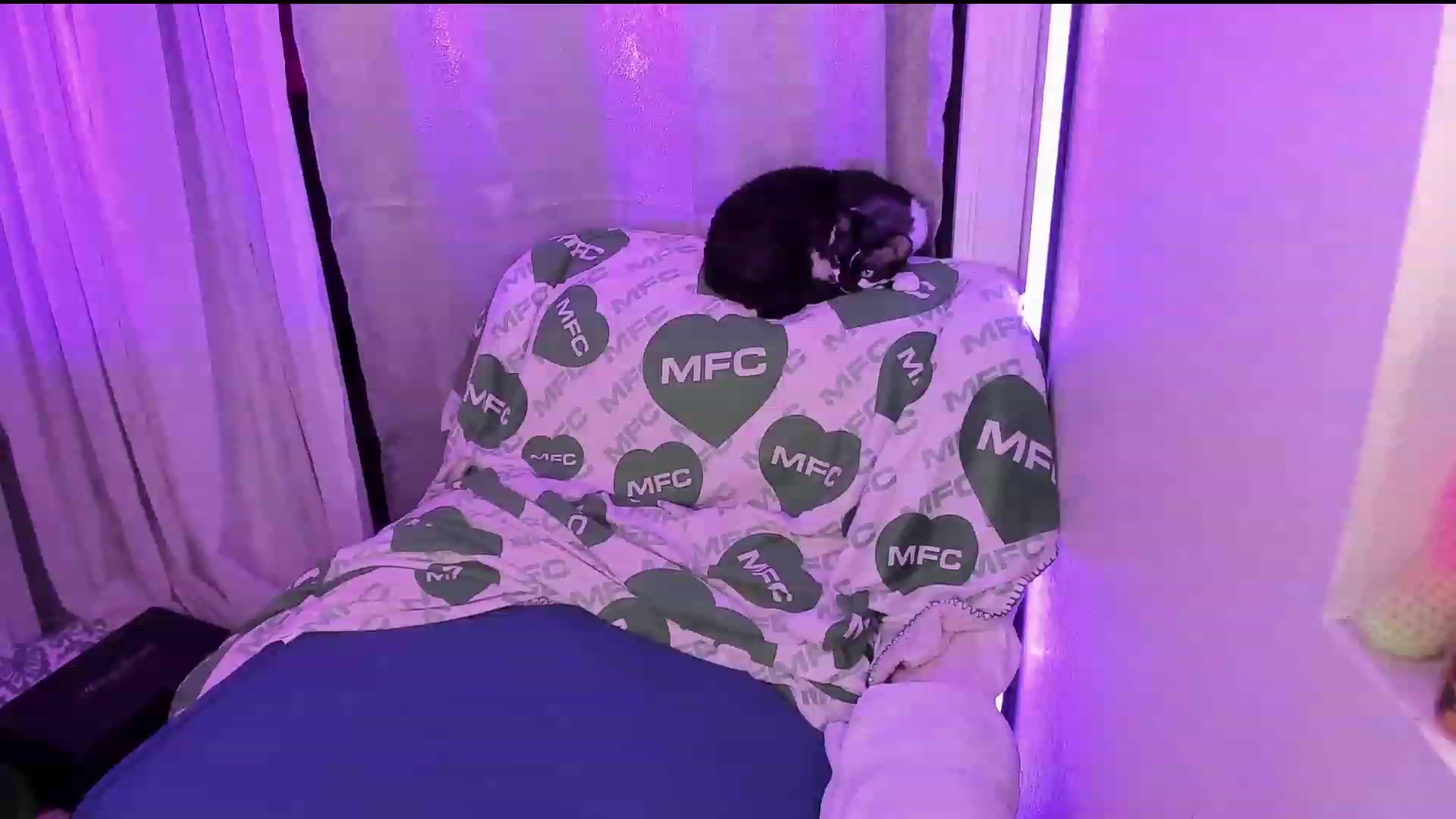 Gallery image thumbnail from mari_jae's myfreecams stream on, 06/14/2023, 09:35 image 9 of 20
