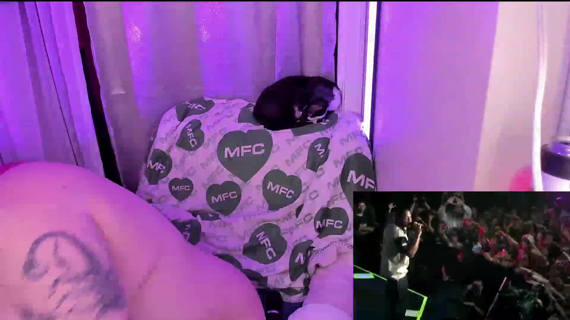 Gallery image thumbnail from mari_jae's myfreecams stream on, 06/14/2023, 09:35 image 15 of 20