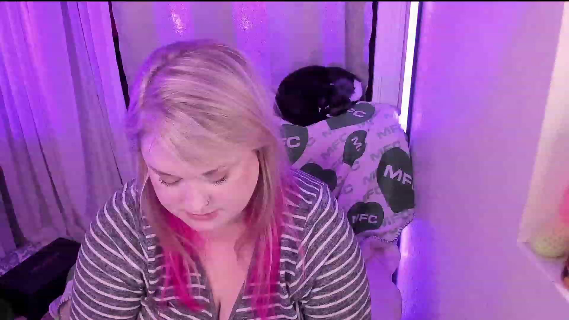 Gallery image thumbnail from mari_jae's myfreecams stream on, 06/14/2023, 09:35 image 11 of 20