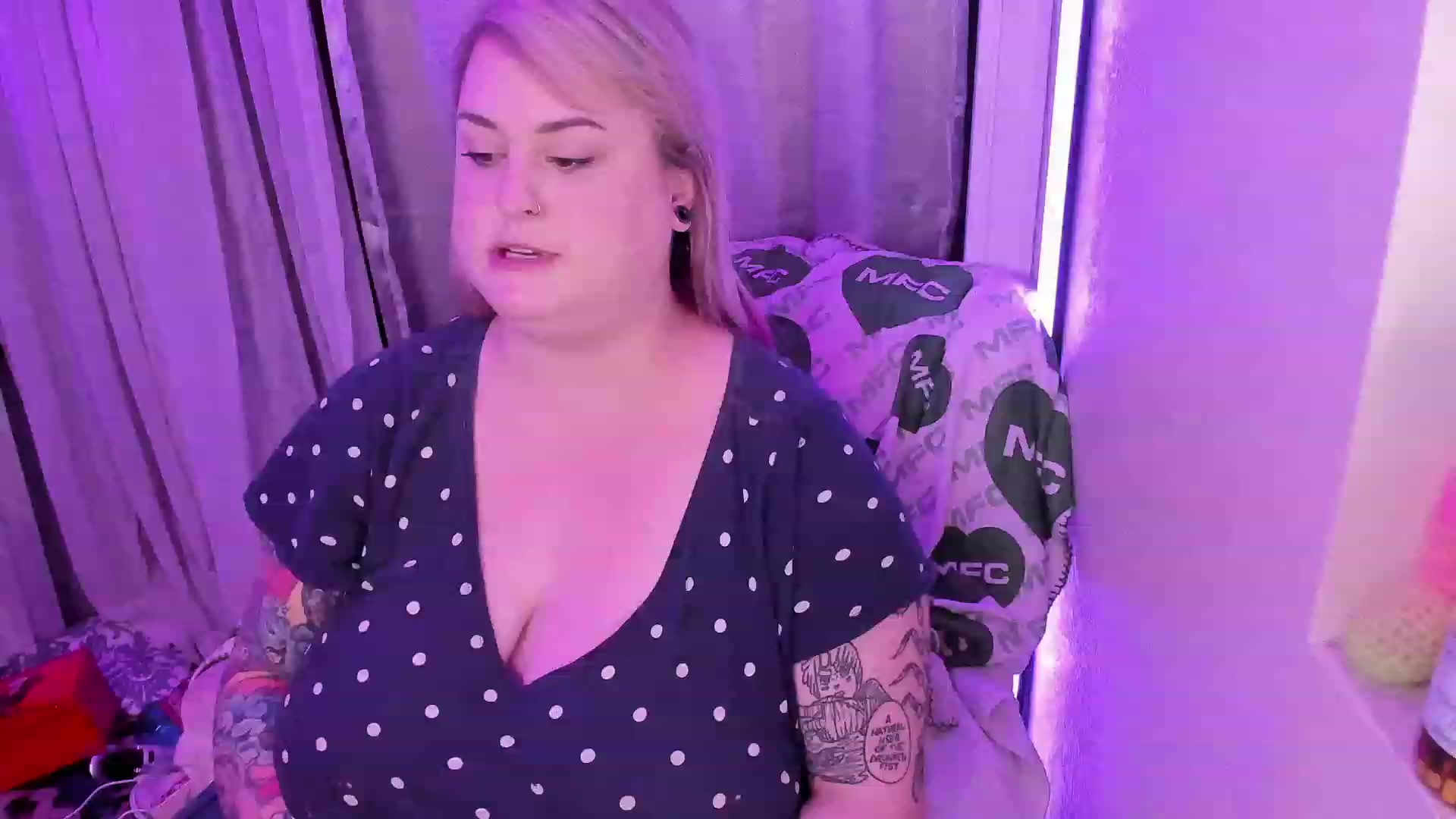 Gallery image thumbnail from mari_jae's myfreecams stream on, 06/15/2023, 07:22 image 8 of 20