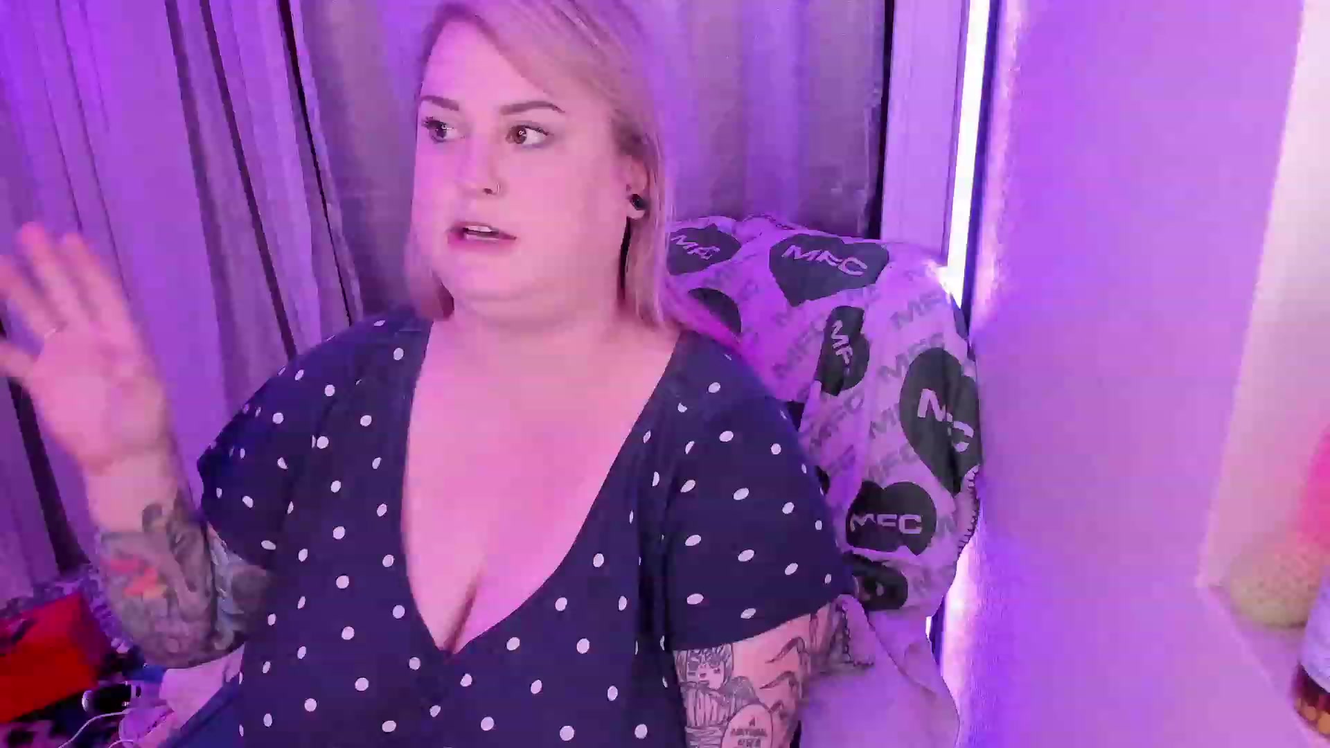 Gallery image thumbnail from mari_jae's myfreecams stream on, 06/15/2023, 07:22 image 14 of 20