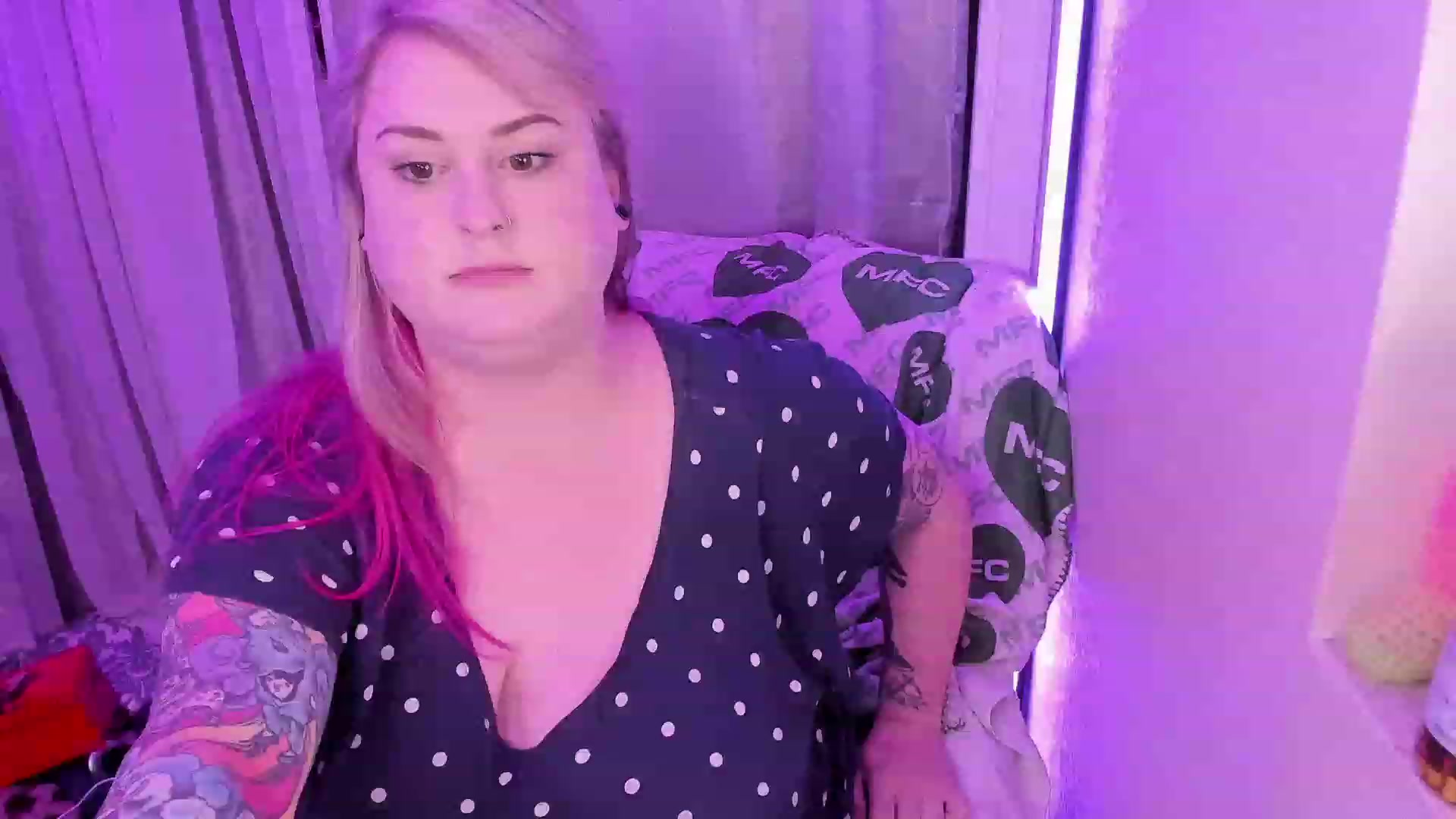 Gallery image thumbnail from mari_jae's myfreecams stream on, 06/15/2023, 07:22 image 7 of 20