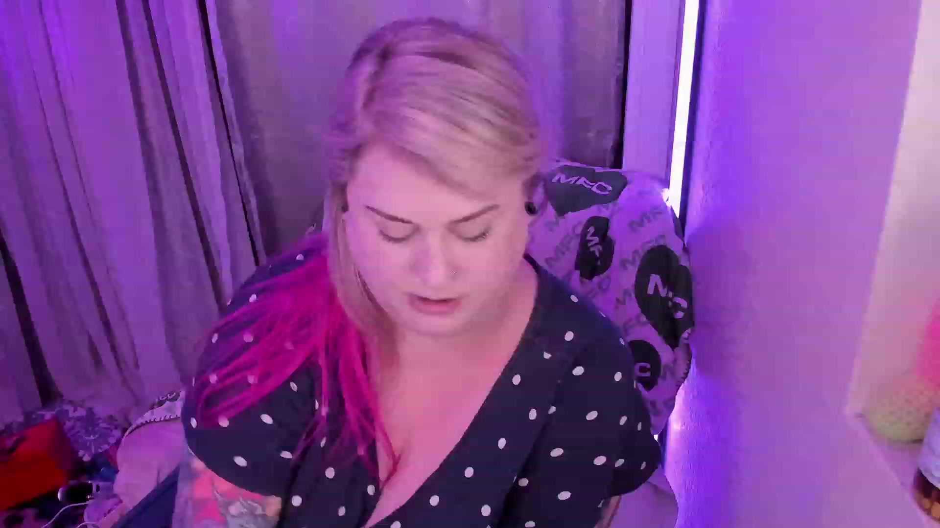 Gallery image thumbnail from mari_jae's myfreecams stream on, 06/15/2023, 07:22 image 5 of 20