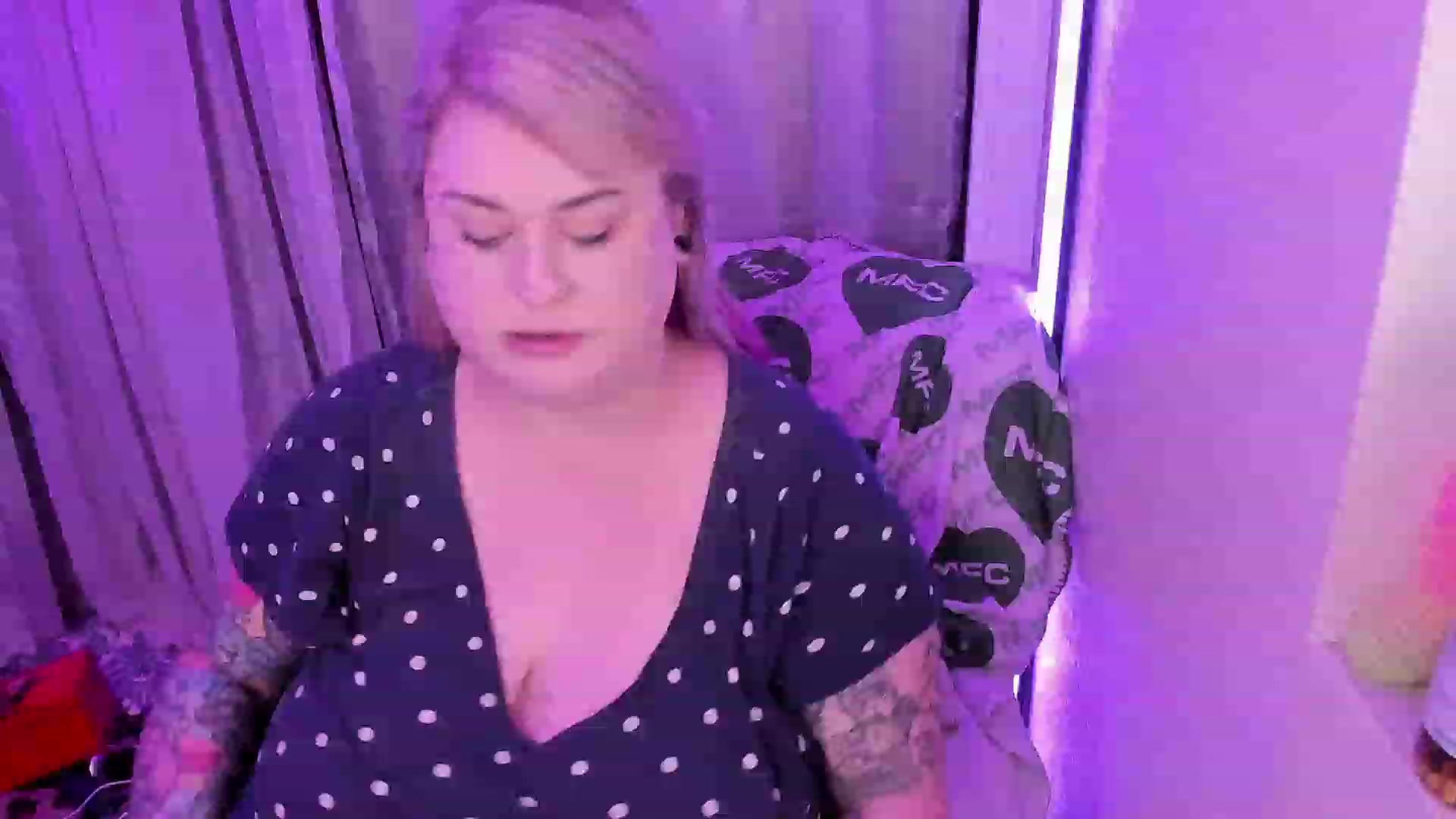 Gallery image thumbnail from mari_jae's myfreecams stream on, 06/15/2023, 07:22 image 9 of 20