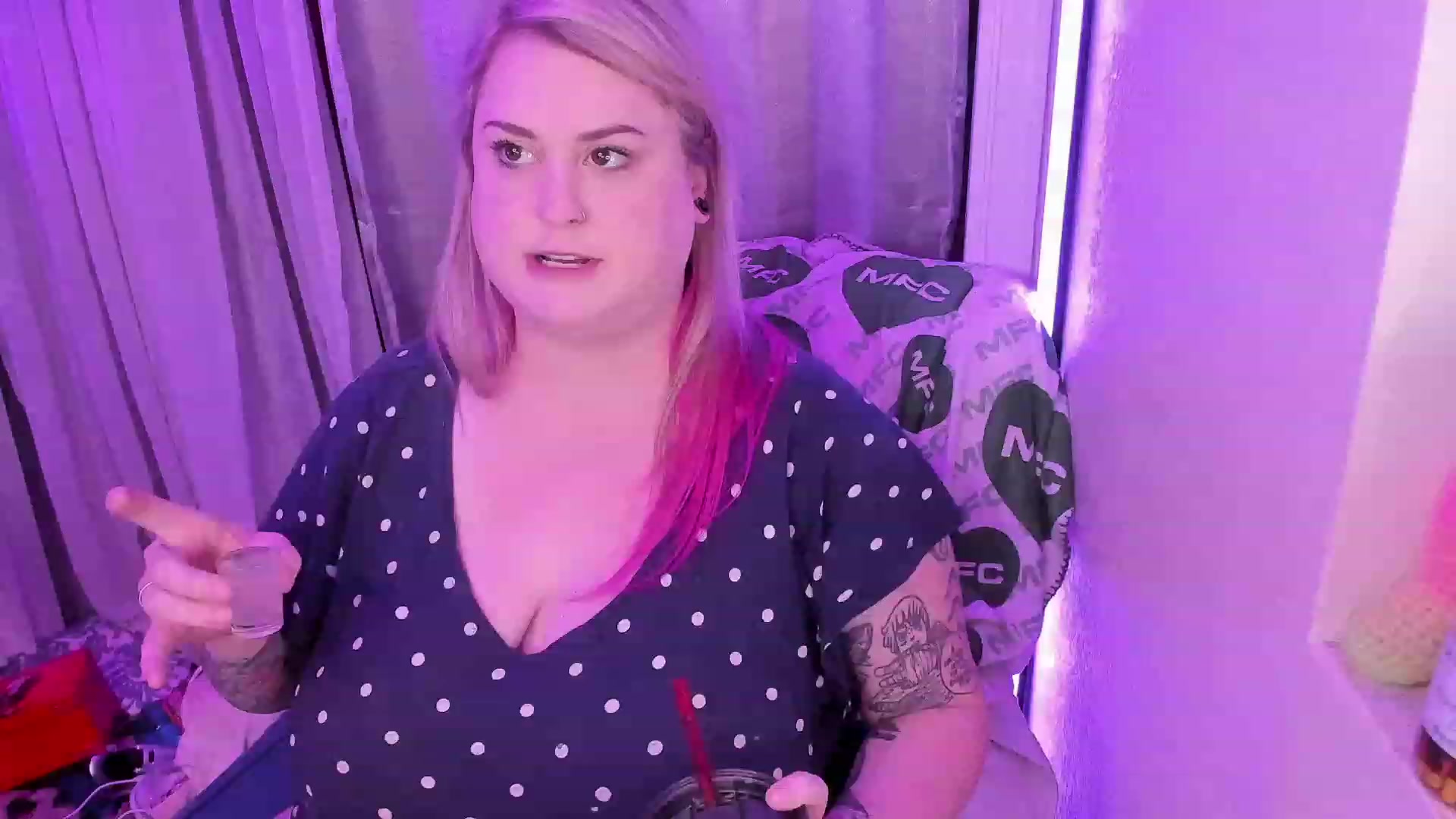 Gallery image thumbnail from mari_jae's myfreecams stream on, 06/15/2023, 07:22 image 2 of 20