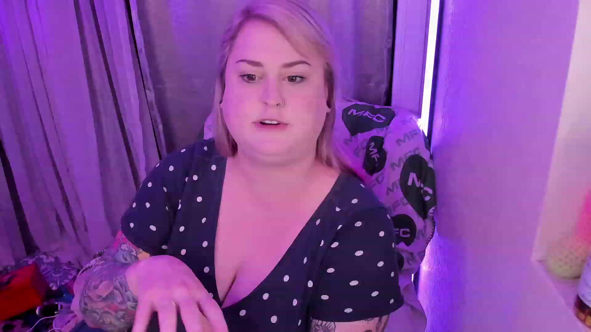 Gallery image thumbnail from mari_jae's myfreecams stream on, 06/15/2023, 07:22 image 13 of 20