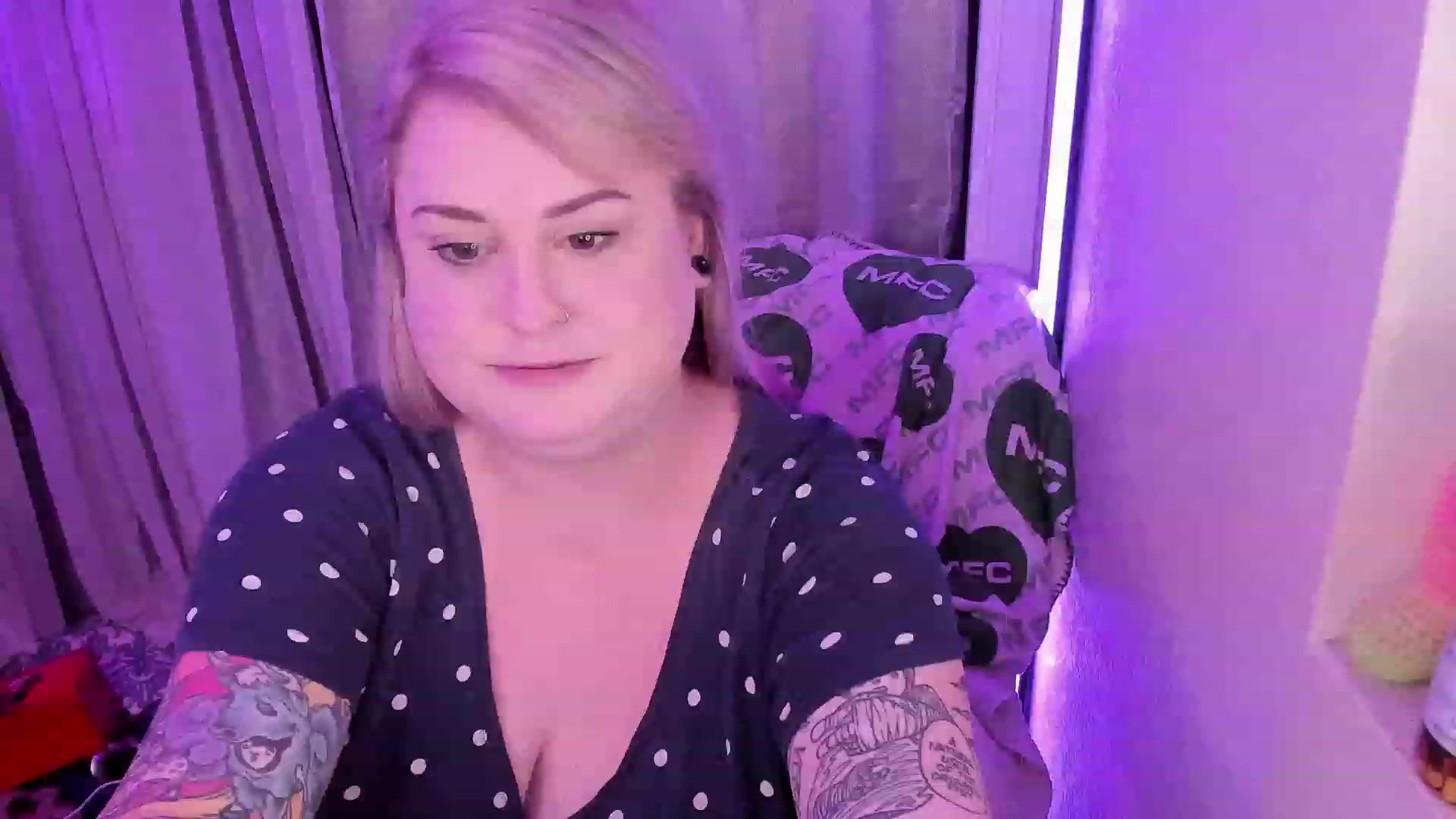 Gallery image thumbnail from mari_jae's myfreecams stream on, 06/15/2023, 07:22 image 10 of 20