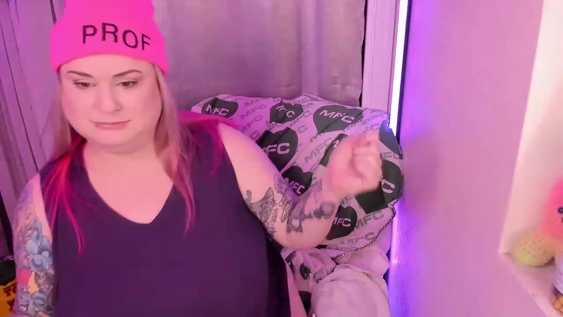 Gallery image thumbnail from mari_jae's myfreecams stream on, 06/17/2023, 11:08 image 17 of 20