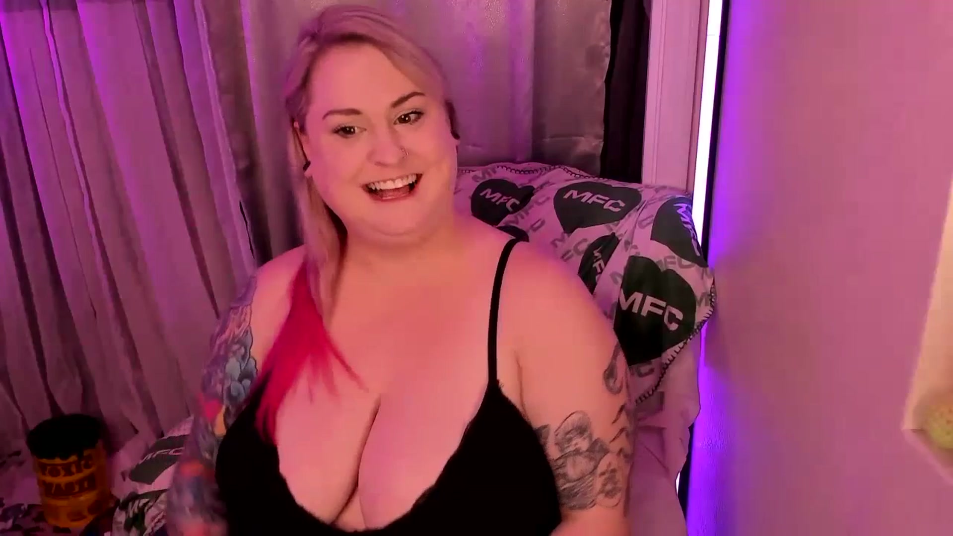 Gallery image thumbnail from mari_jae's myfreecams stream on, 06/20/2023, 06:44 image 9 of 20