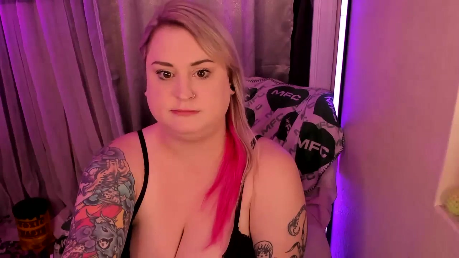 Gallery image thumbnail from mari_jae's myfreecams stream on, 06/20/2023, 06:44 image 6 of 20