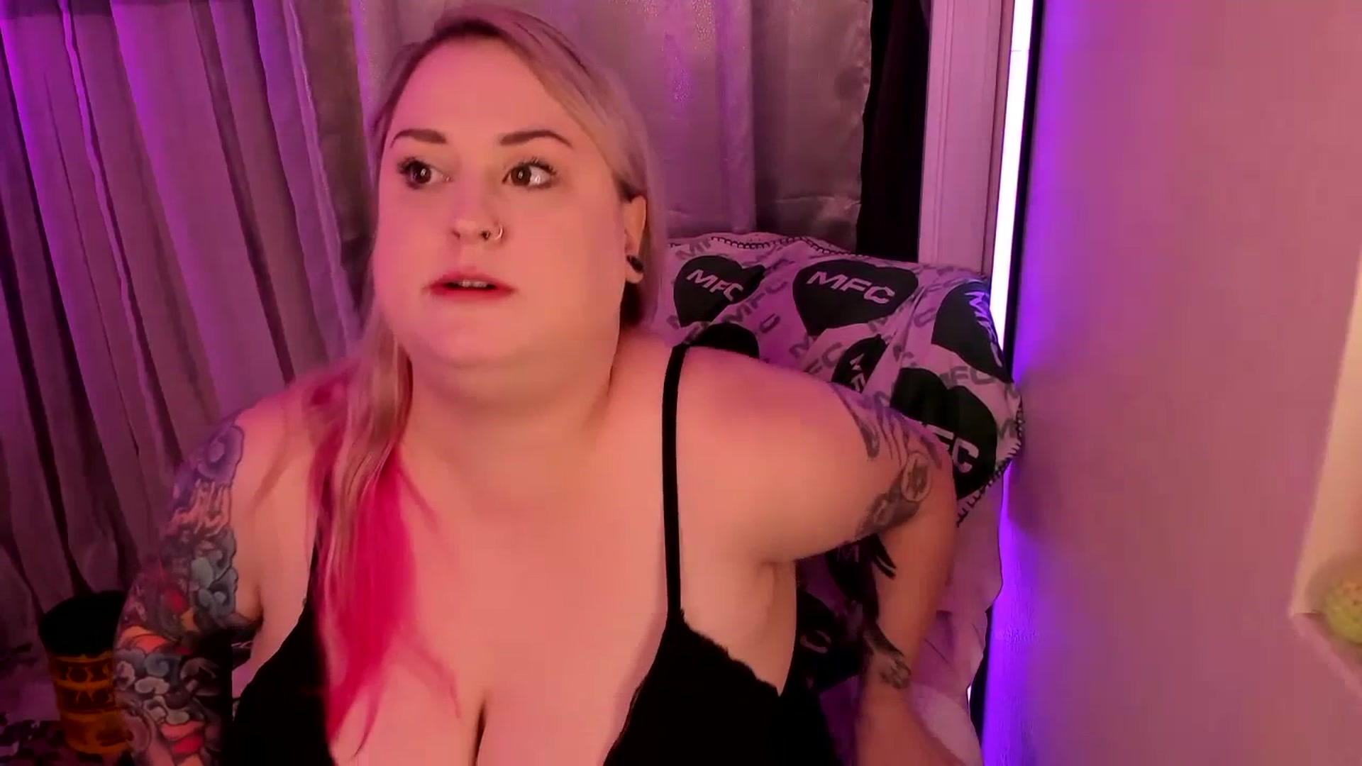 Gallery image thumbnail from mari_jae's myfreecams stream on, 06/20/2023, 06:44 image 15 of 20