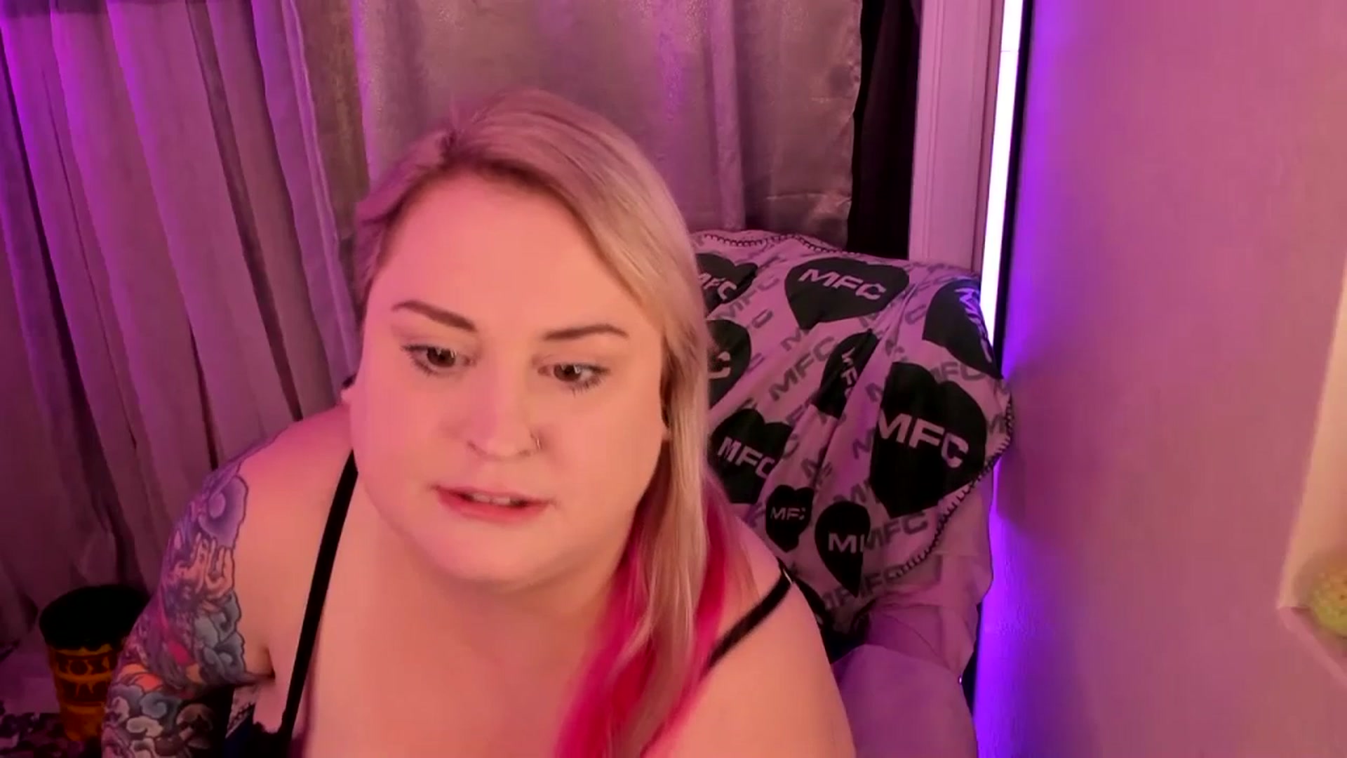 Gallery image thumbnail from mari_jae's myfreecams stream on, 06/20/2023, 06:44 image 2 of 20
