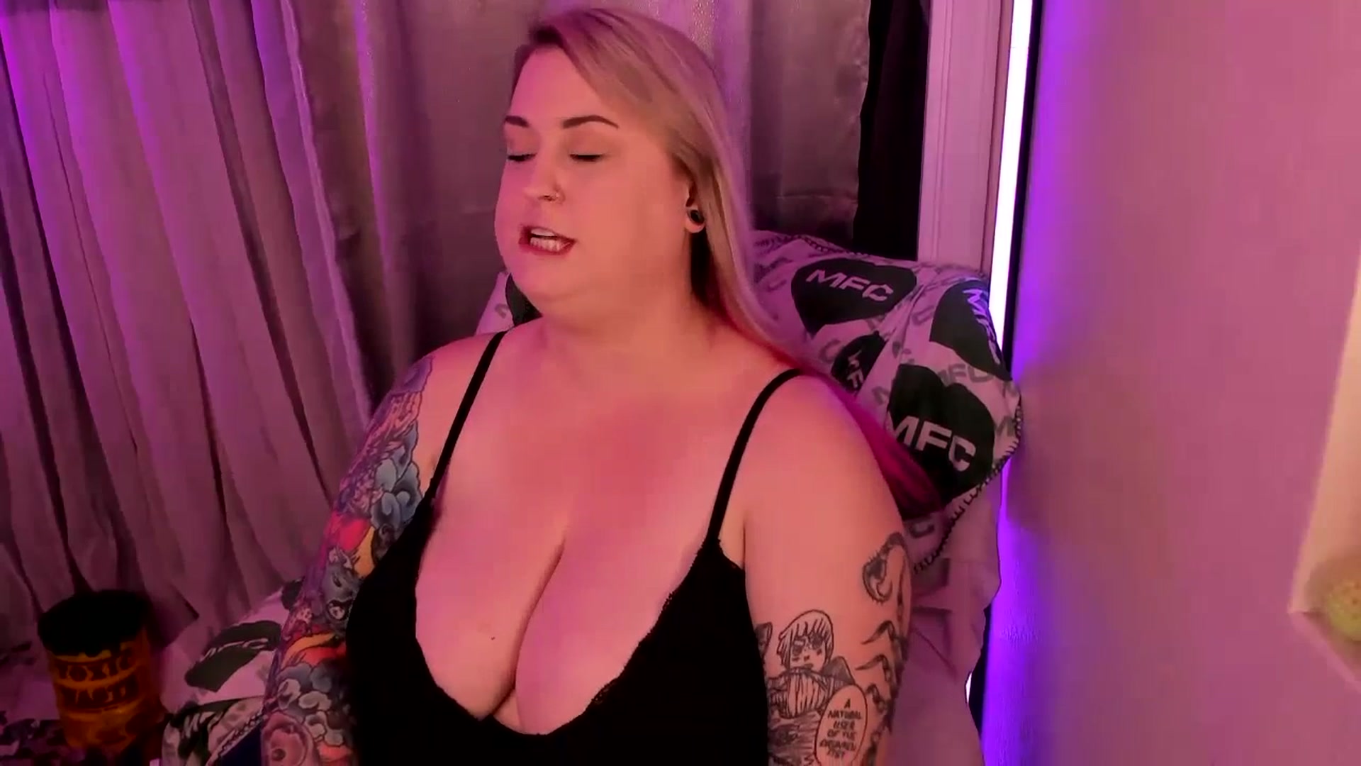 Gallery image thumbnail from mari_jae's myfreecams stream on, 06/20/2023, 06:44 image 5 of 20