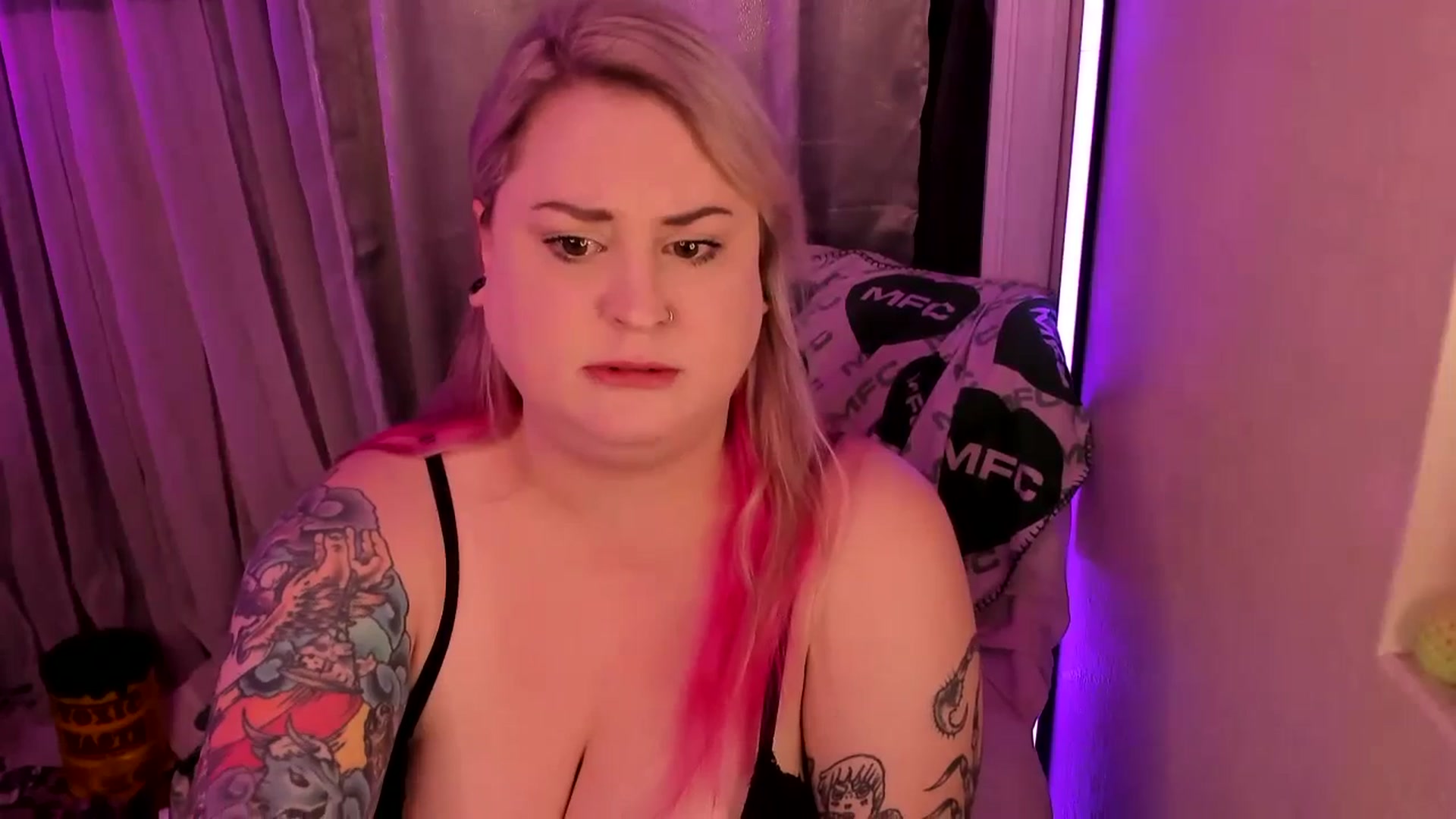 Gallery image thumbnail from mari_jae's myfreecams stream on, 06/20/2023, 06:44 image 4 of 20