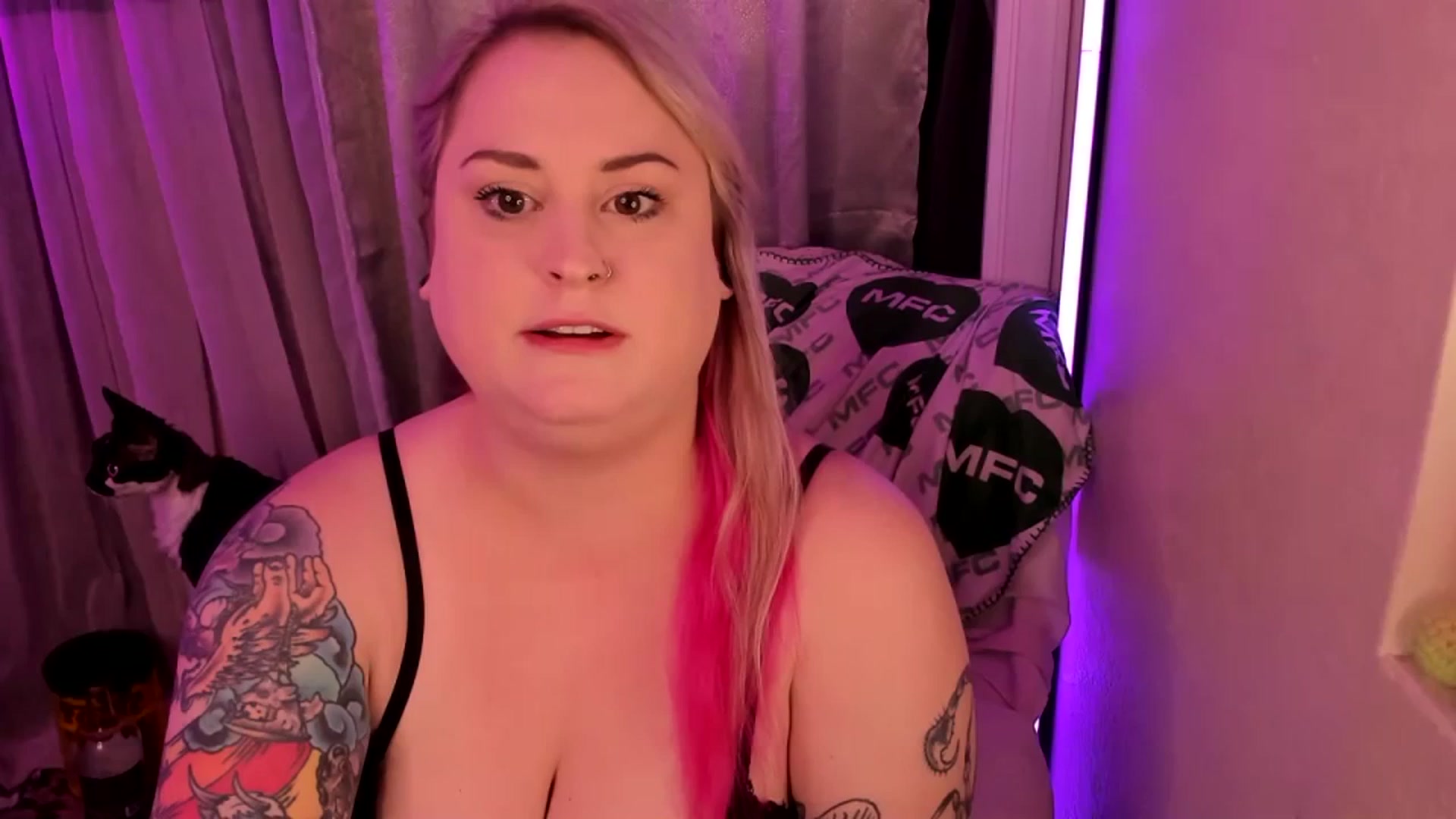 Gallery image thumbnail from mari_jae's myfreecams stream on, 06/20/2023, 06:44 image 1 of 20