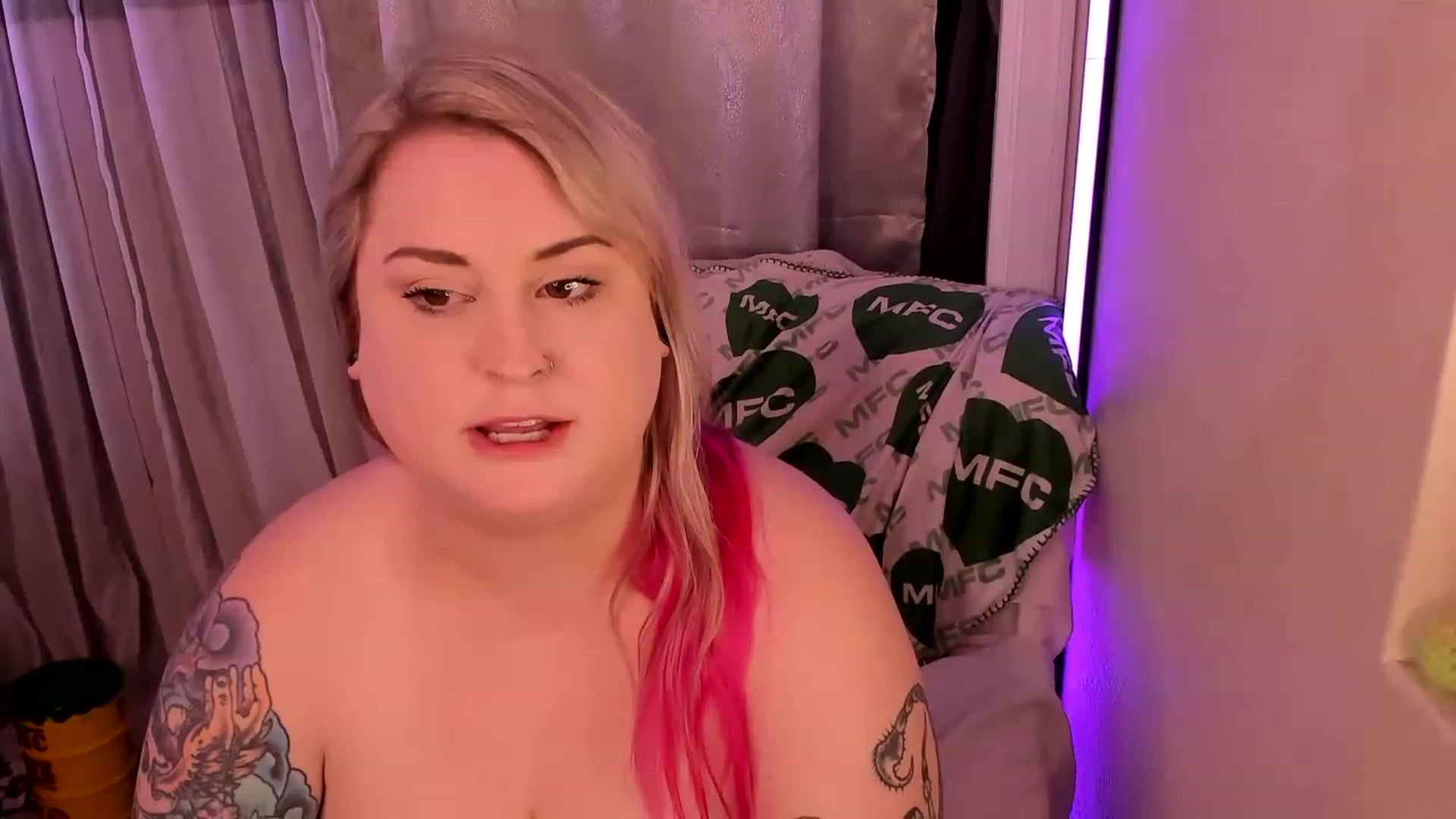 Gallery image thumbnail from mari_jae's myfreecams stream on, 06/20/2023, 08:05 image 15 of 20