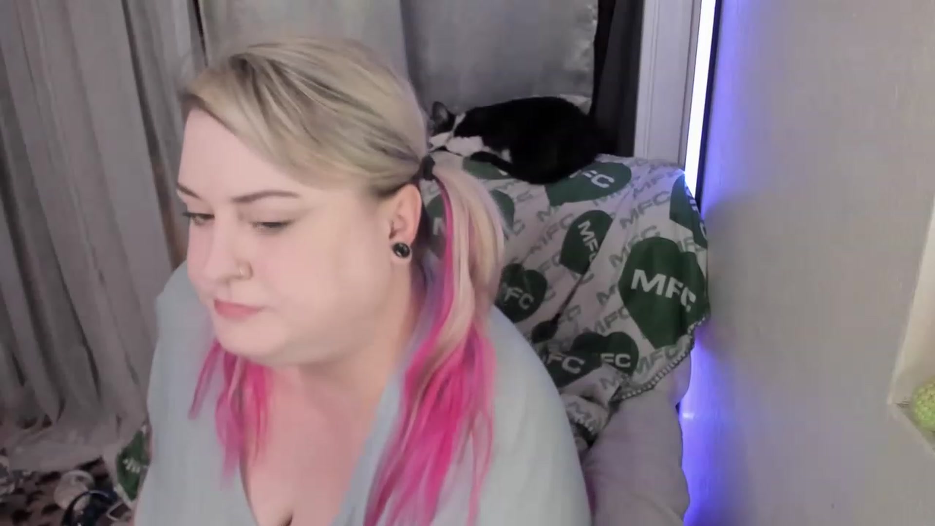 Gallery image thumbnail from mari_jae's myfreecams stream on, 06/23/2023, 07:58 image 19 of 20