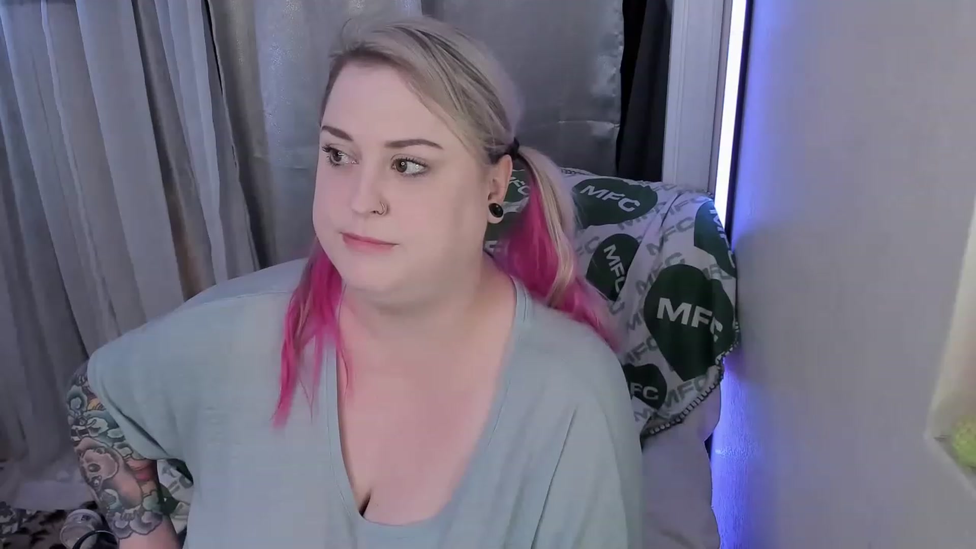 Gallery image thumbnail from mari_jae's myfreecams stream on, 06/23/2023, 07:58 image 6 of 20