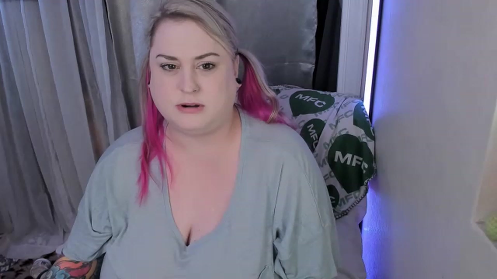 Gallery image thumbnail from mari_jae's myfreecams stream on, 06/23/2023, 07:58 image 3 of 20