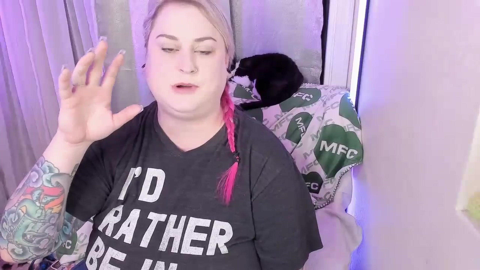 Gallery image thumbnail from mari_jae's myfreecams stream on, 06/24/2023, 07:58 image 17 of 20