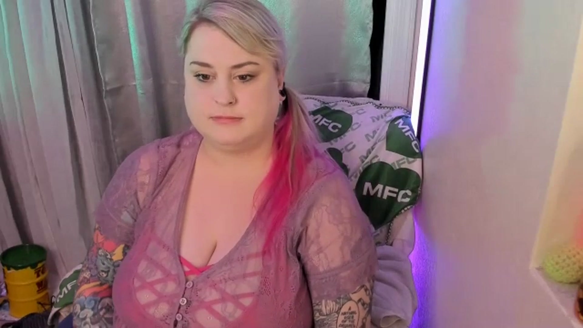 Gallery image thumbnail from mari_jae's myfreecams stream on, 07/01/2023, 09:11 image 9 of 20