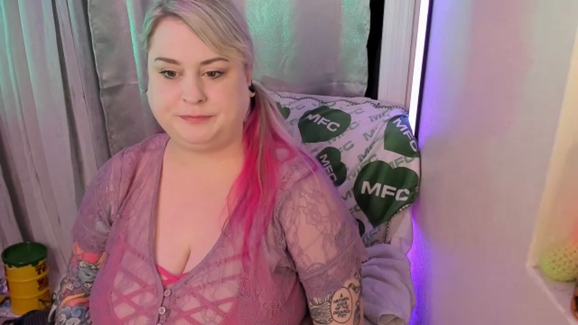 Gallery image thumbnail from mari_jae's myfreecams stream on, 07/01/2023, 09:11 image 13 of 20