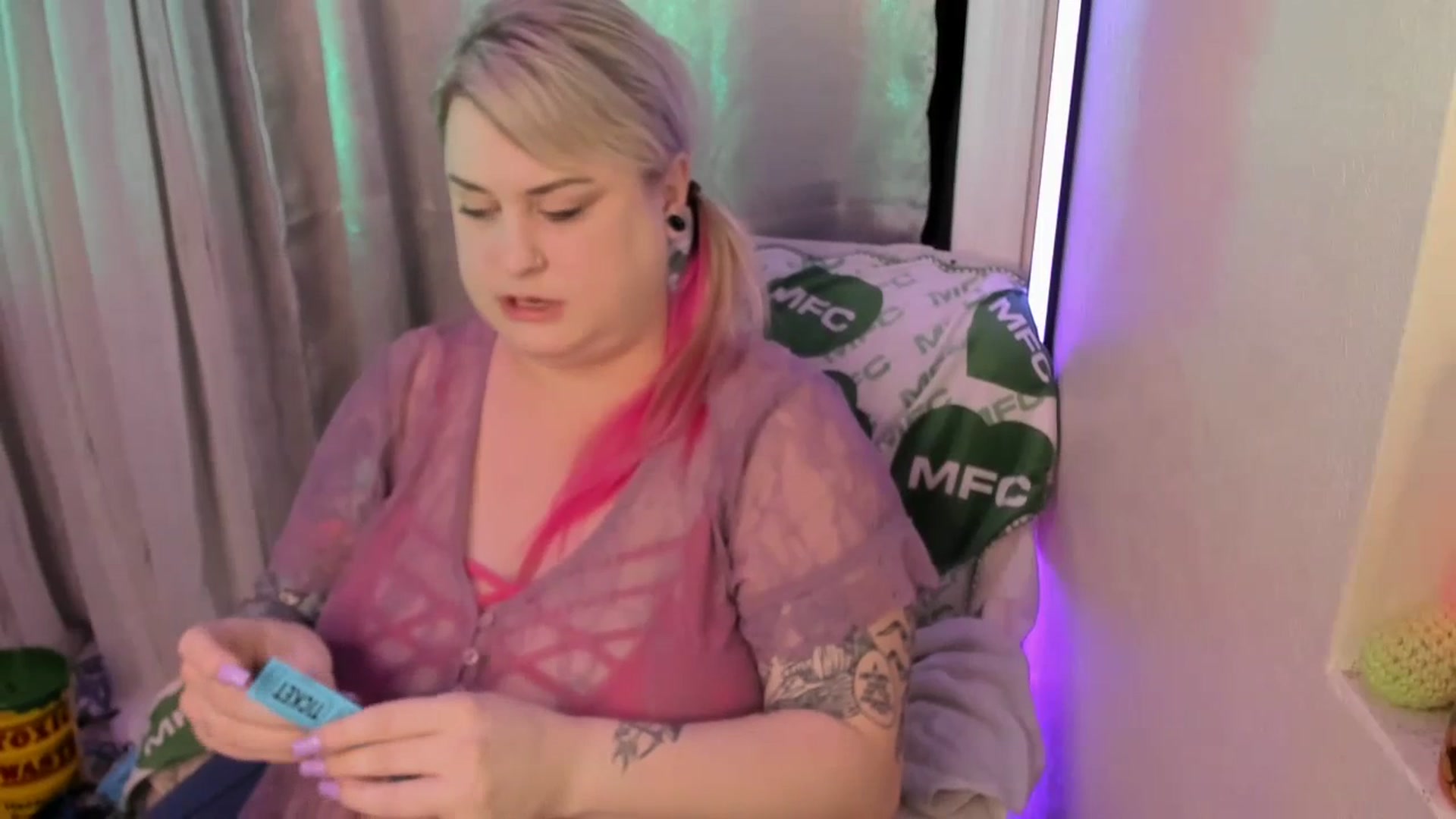 Gallery image thumbnail from mari_jae's myfreecams stream on, 07/01/2023, 09:11 image 19 of 20