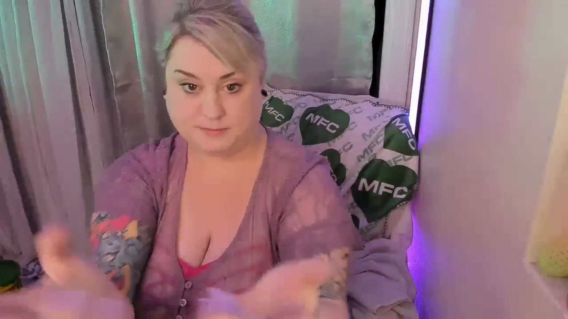 Gallery image thumbnail from mari_jae's myfreecams stream on, 07/01/2023, 10:03 image 18 of 20