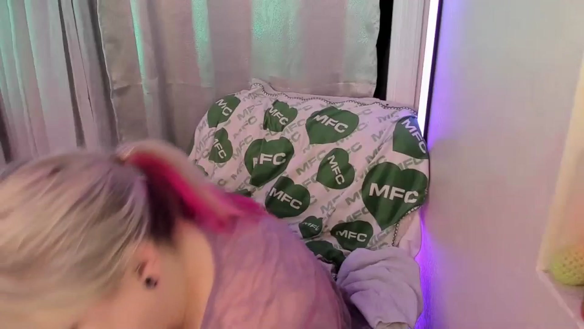 Gallery image thumbnail from mari_jae's myfreecams stream on, 07/01/2023, 10:03 image 3 of 20