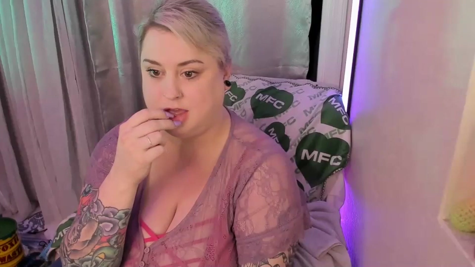 Gallery image thumbnail from mari_jae's myfreecams stream on, 07/01/2023, 10:03 image 10 of 20