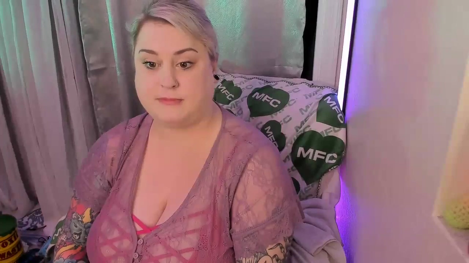 Gallery image thumbnail from mari_jae's myfreecams stream on, 07/01/2023, 10:03 image 9 of 20
