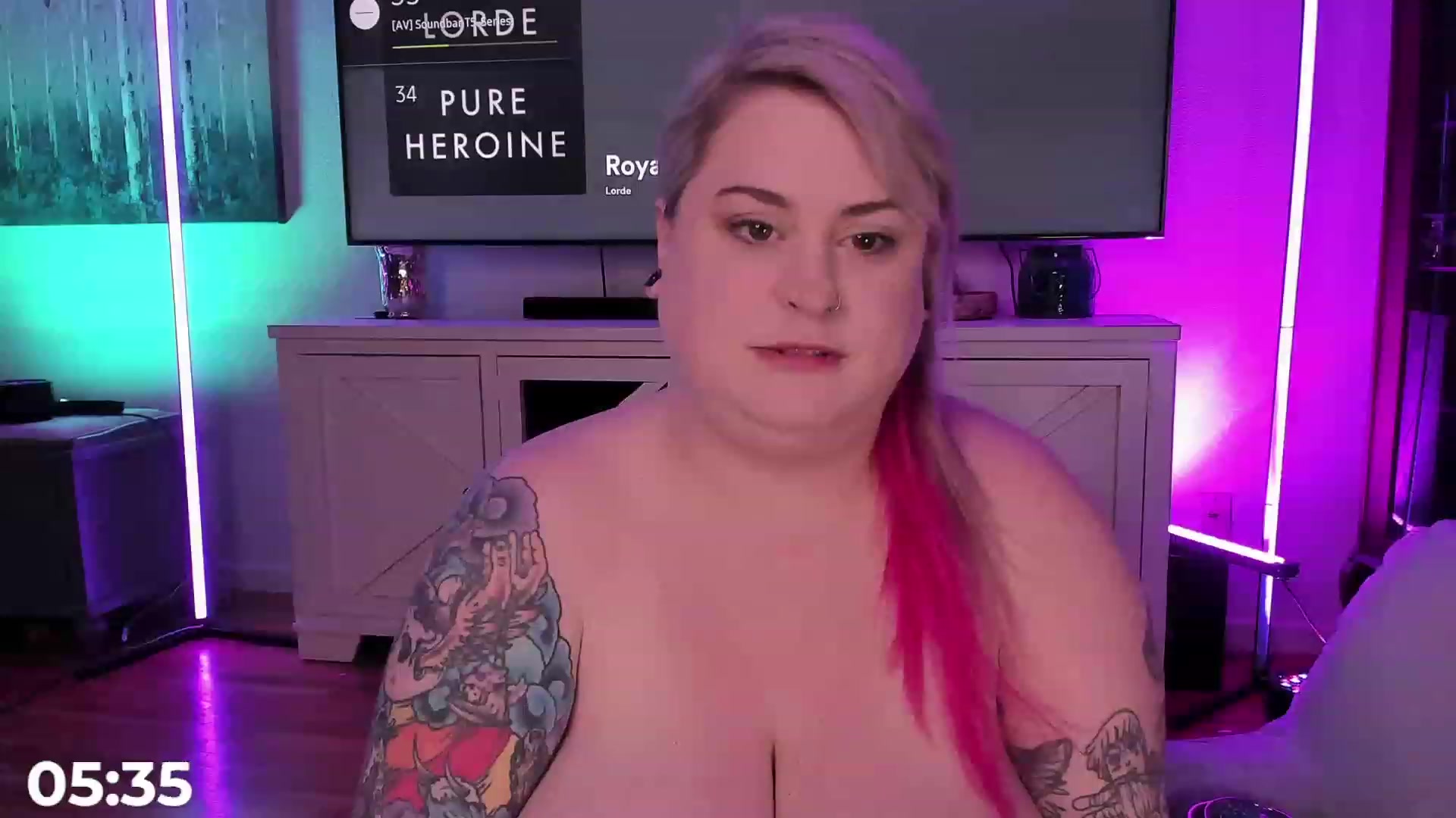 Gallery image thumbnail from mari_jae's myfreecams stream on, 07/02/2023, 08:45 image 7 of 20