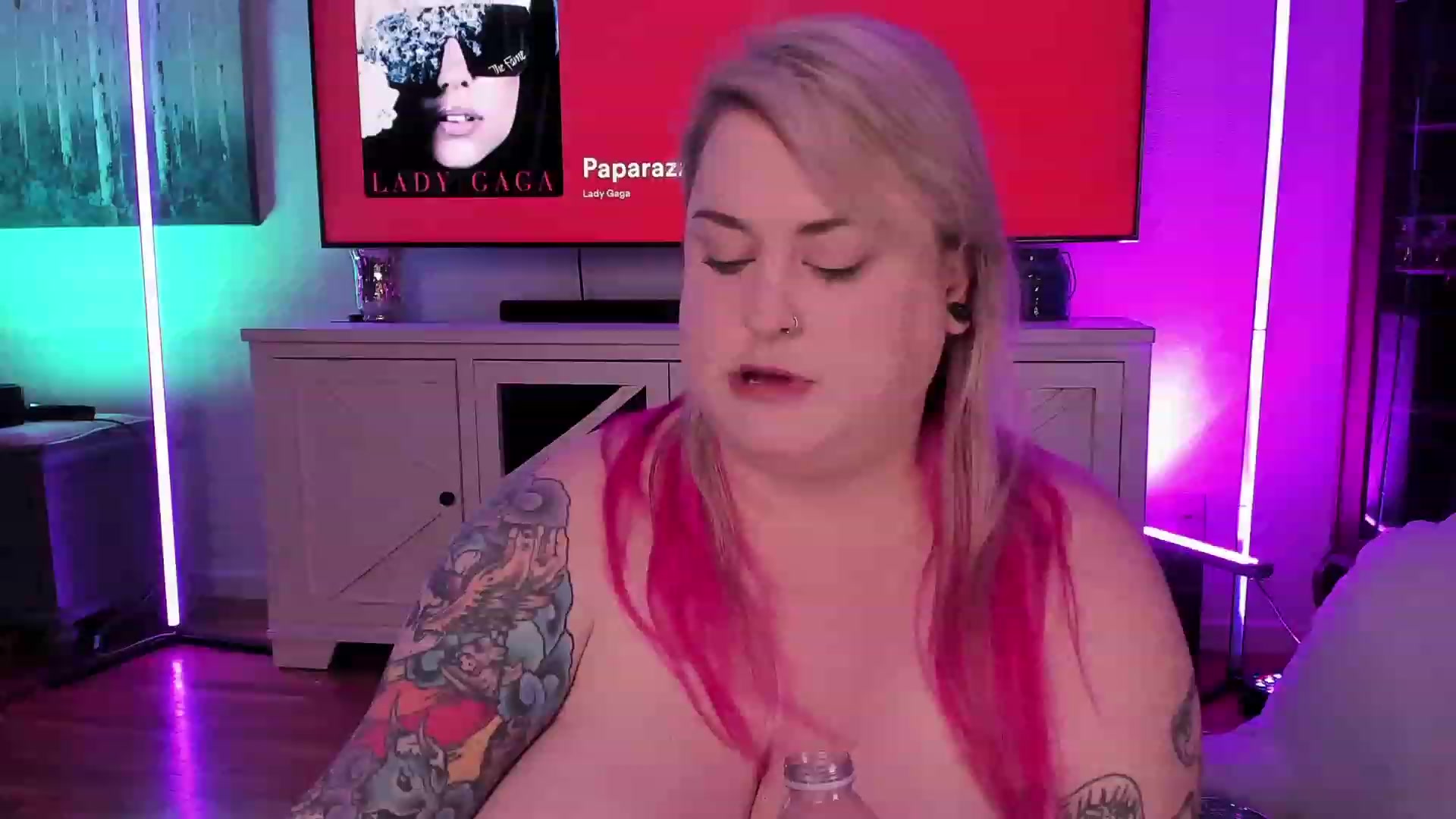 Gallery image thumbnail from mari_jae's myfreecams stream on, 07/02/2023, 08:45 image 9 of 20