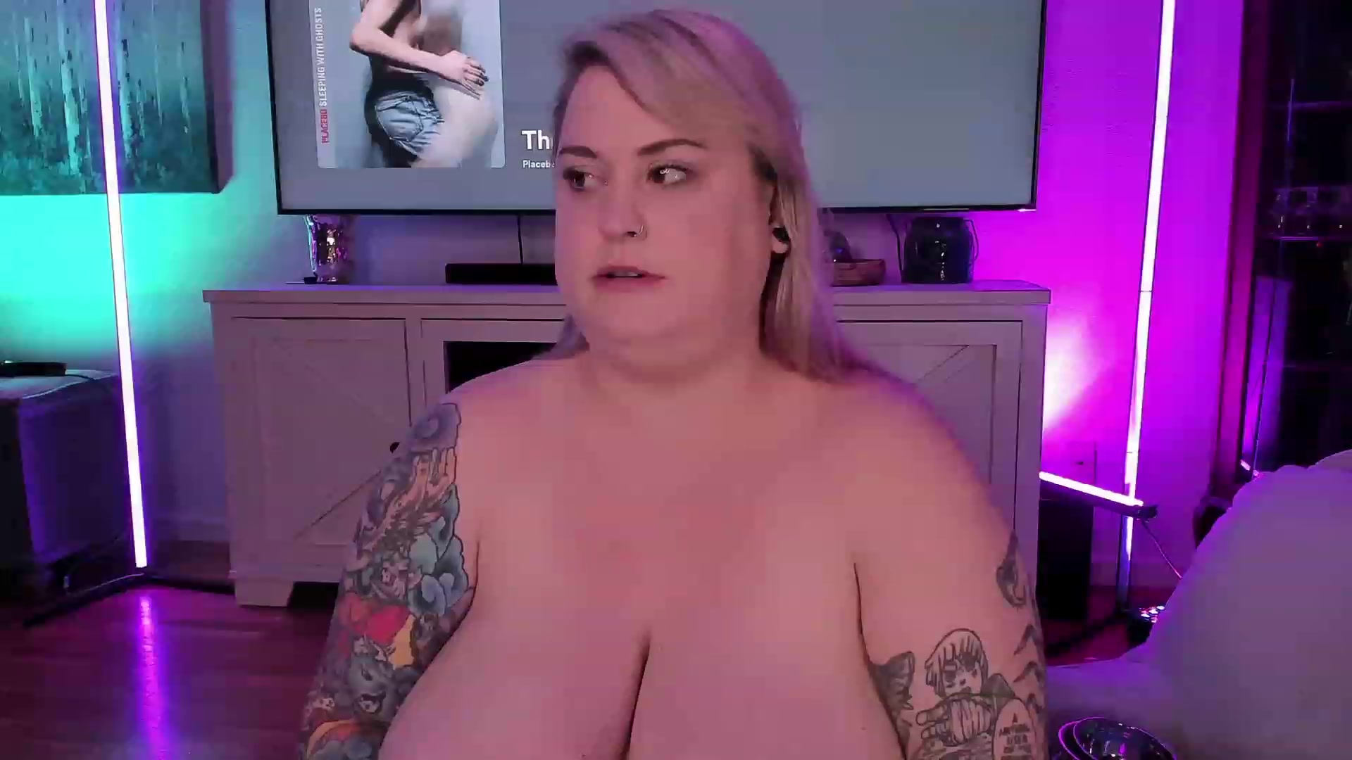 Gallery image thumbnail from mari_jae's myfreecams stream on, 07/02/2023, 08:45 image 18 of 20